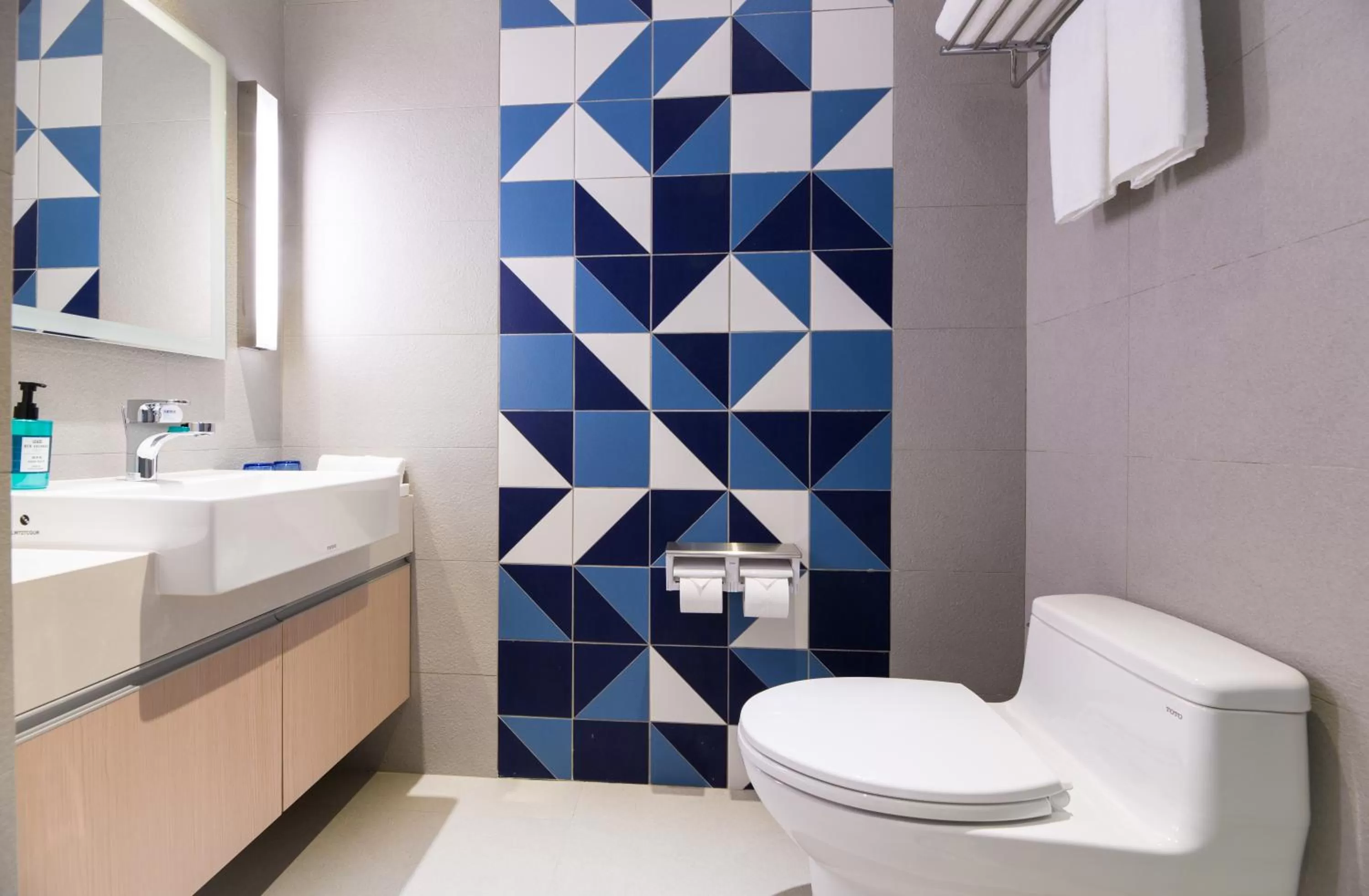 Toilet in Holiday Inn Express Taichung Fengchia by IHG