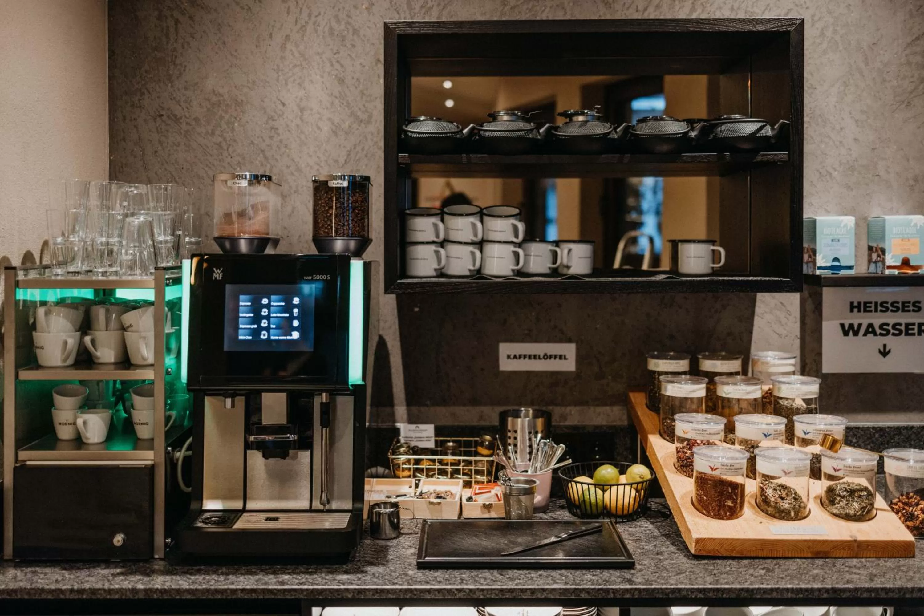 Breakfast in Alpine Hideaway ZILLERTALERHOF - 4 Sterne Superior