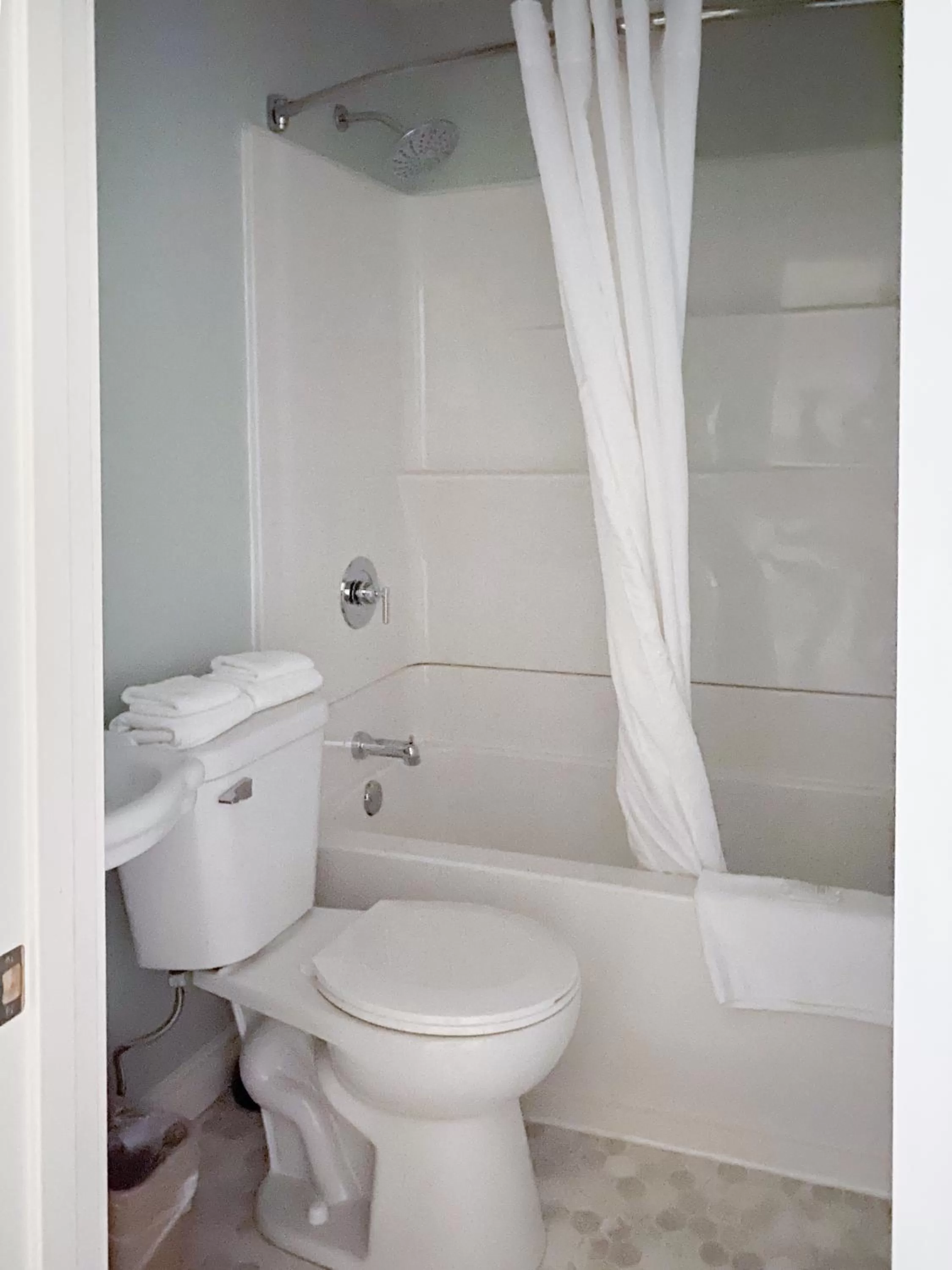 The Bayview Motel - Fort Frances, ON - Lakeside Motel