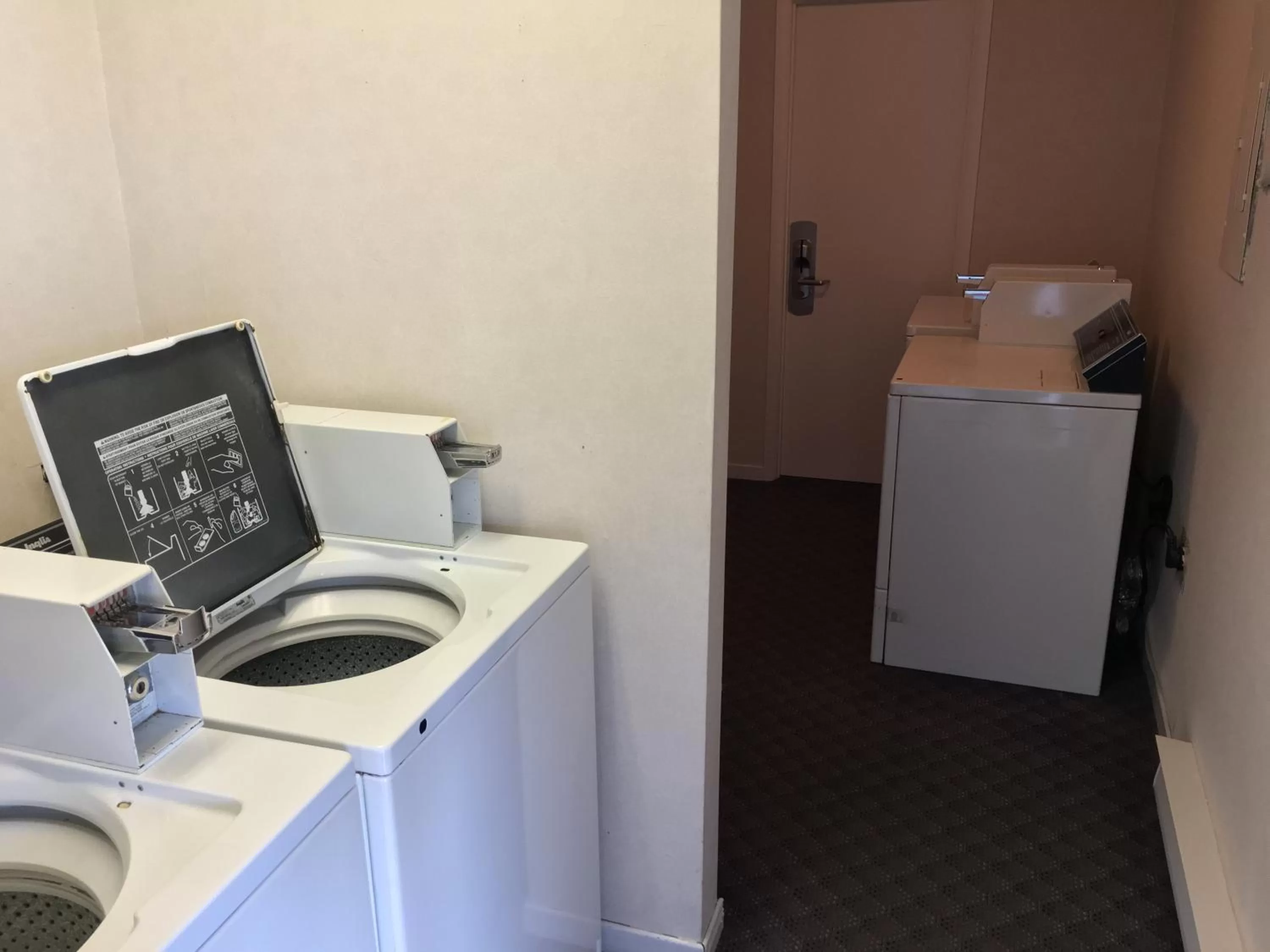 Area and facilities, Kitchen/Kitchenette in Fairway Inn