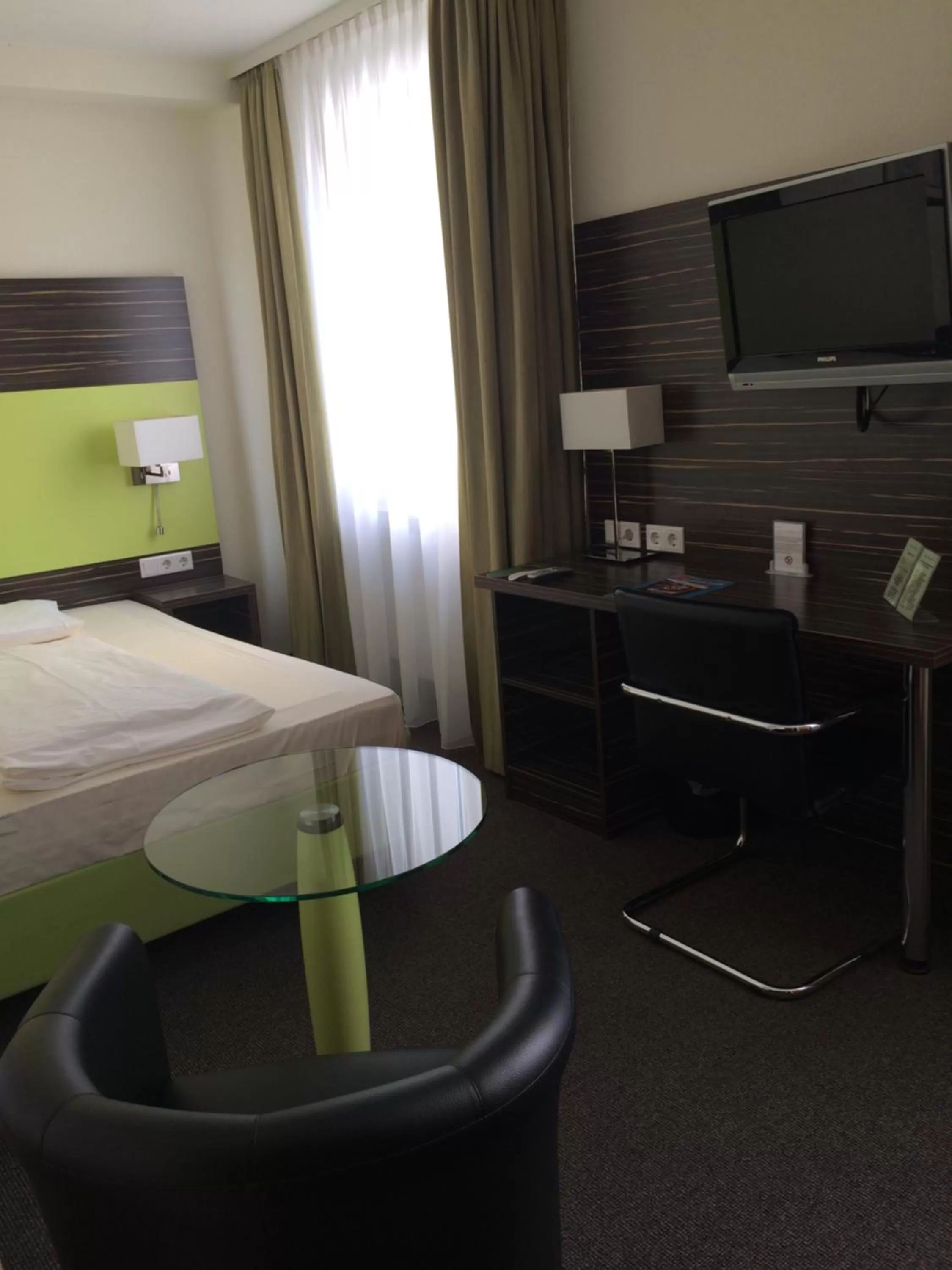 Photo of the whole room, Bed in Behringers City Hotel Nürnberg