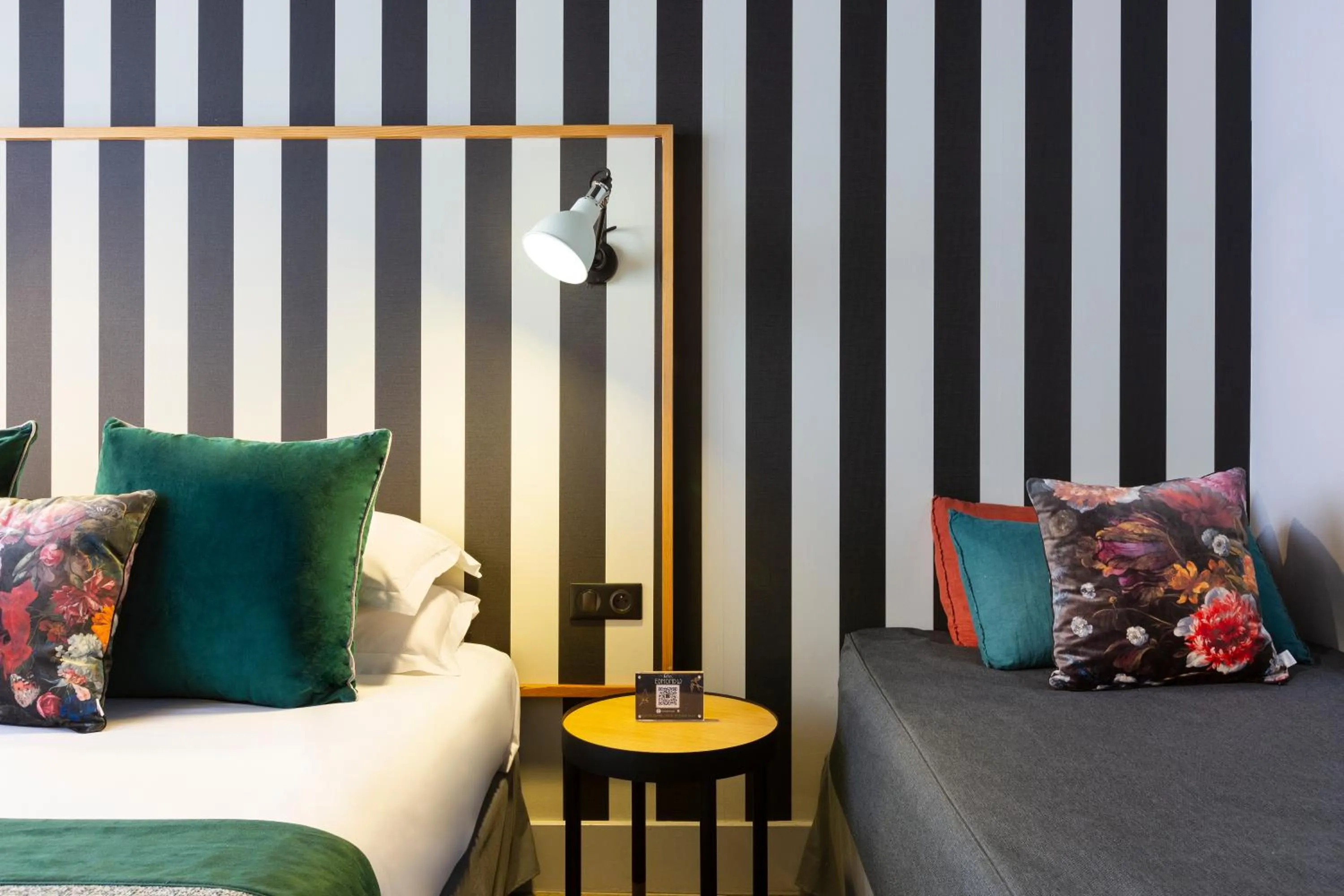 Bedroom, Bed in Hôtel Edmond W Lyon Part-Dieu