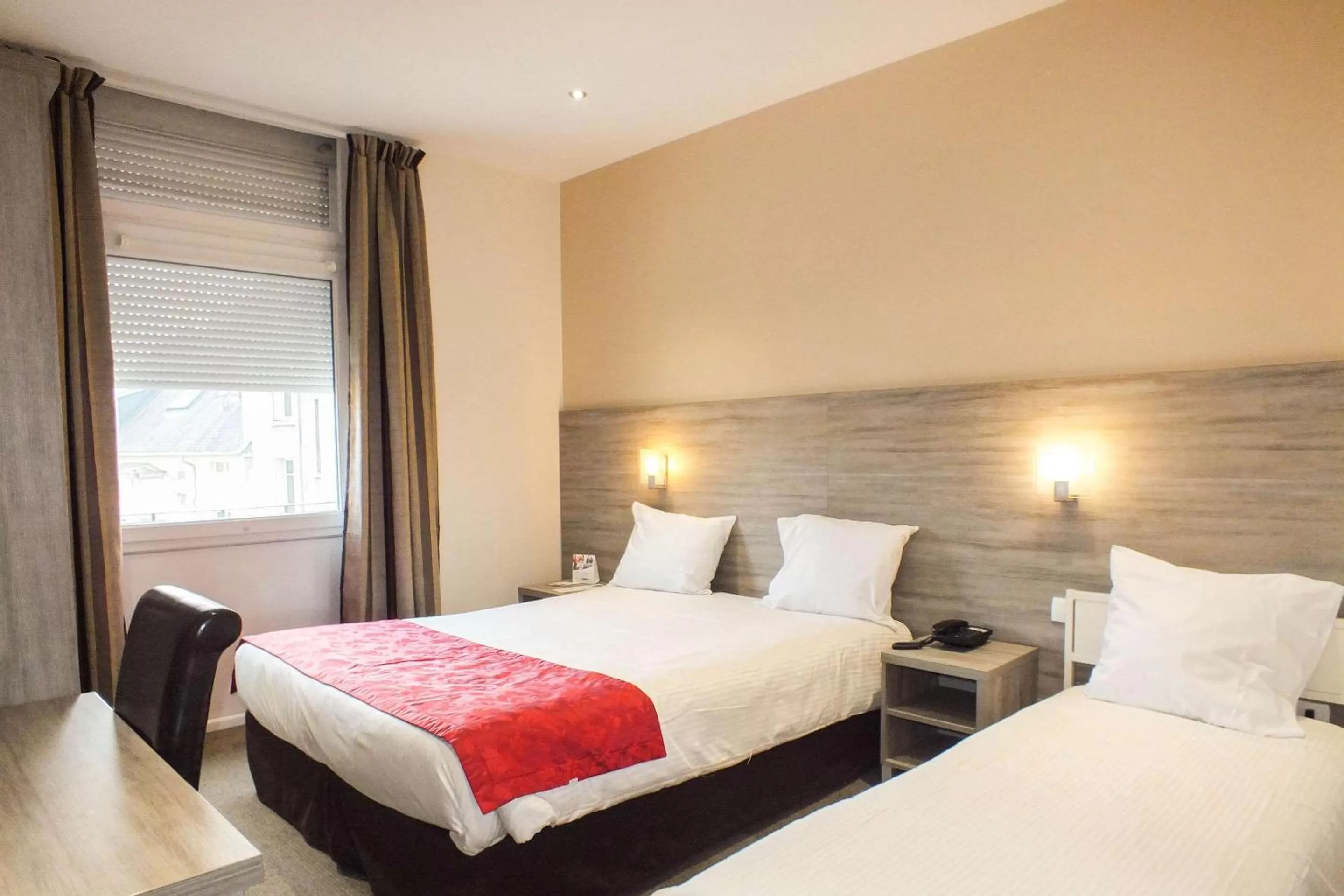 Photo of the whole room in Hotel Cecil Metz Gare