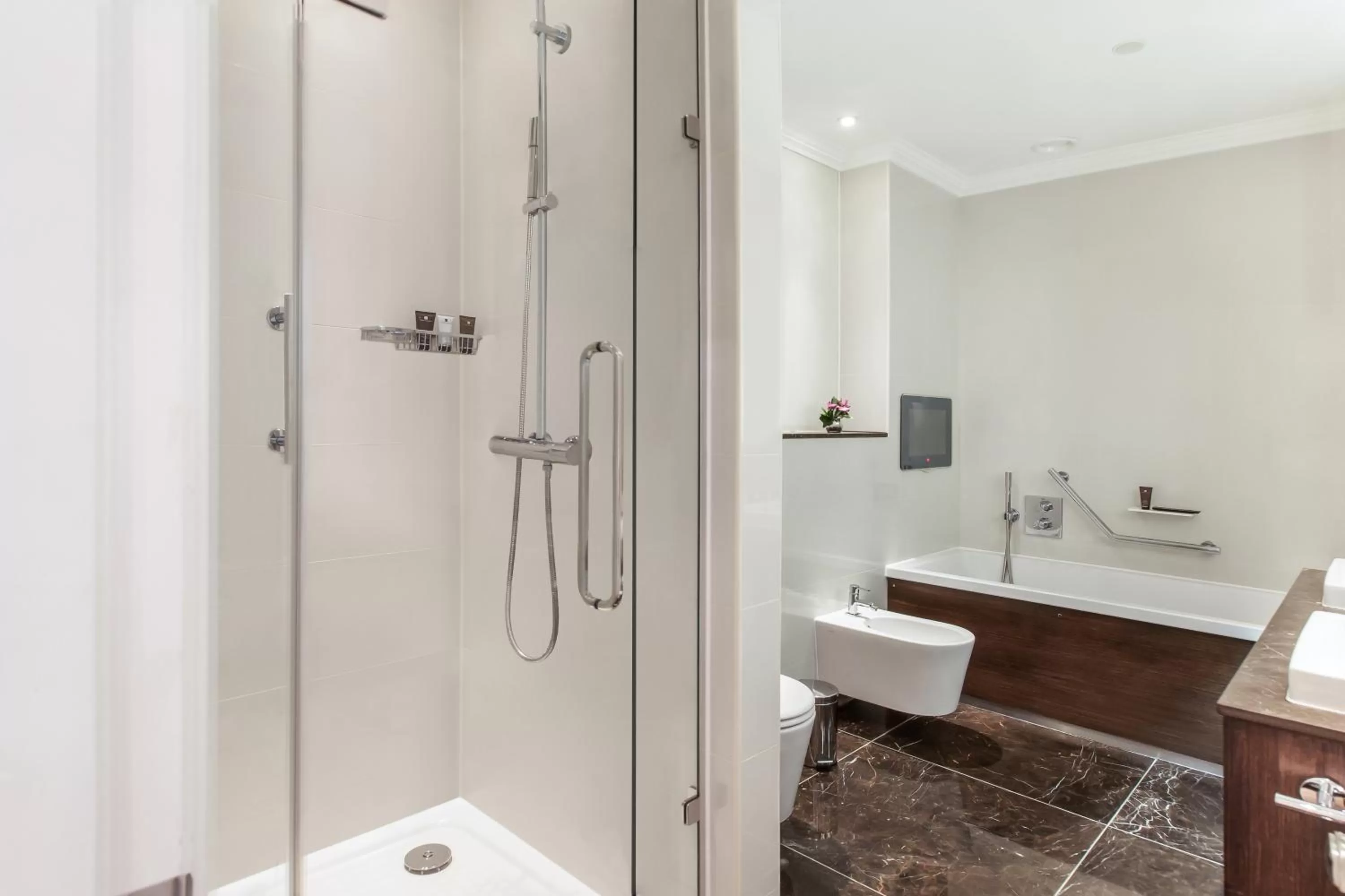 Shower in Taj 51 Buckingham Gate Suites and Residences
