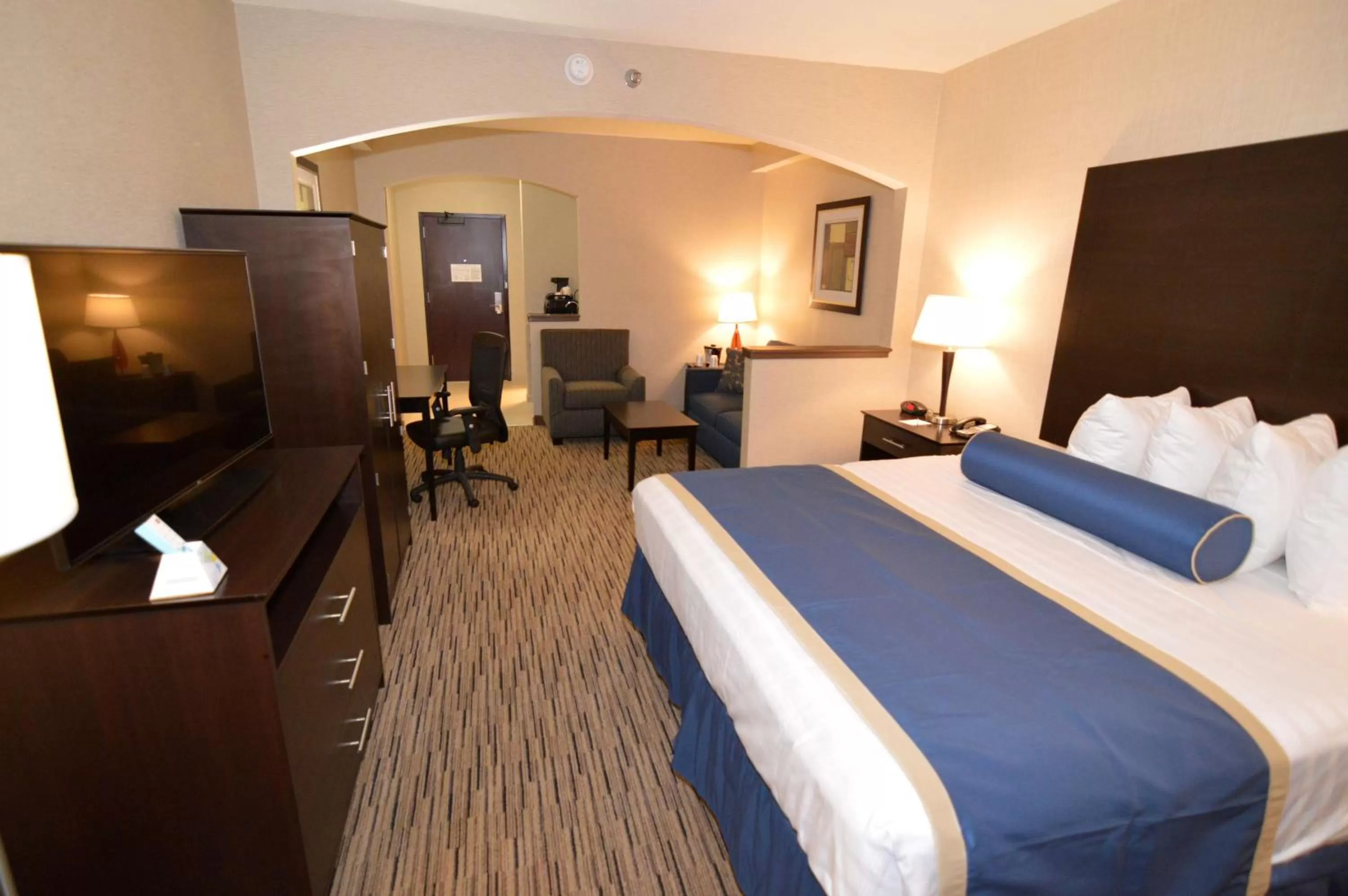 Presidential King Suite in Best Western New Albany