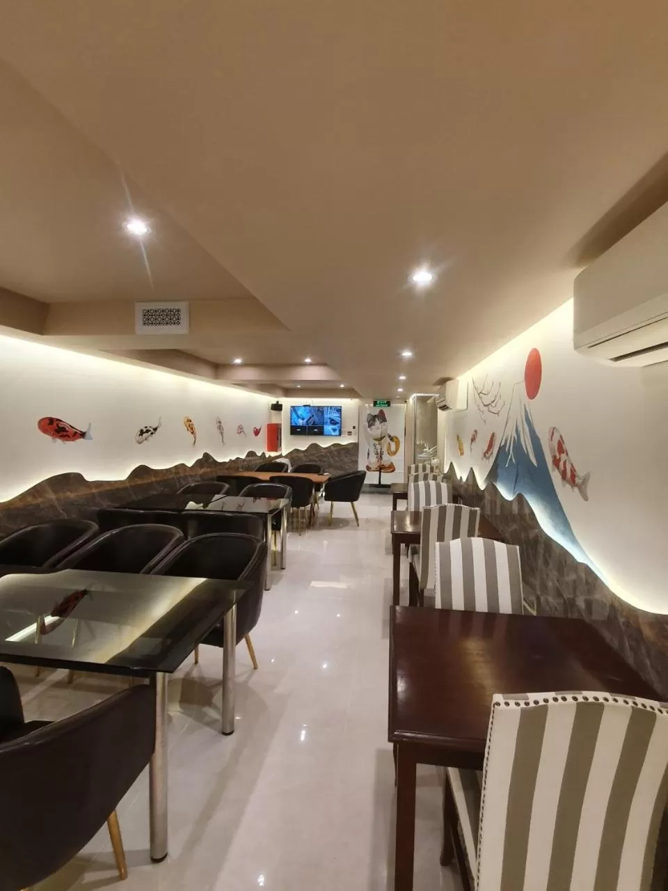 Restaurant/places to eat in Saigon By Night Luxury Hotel