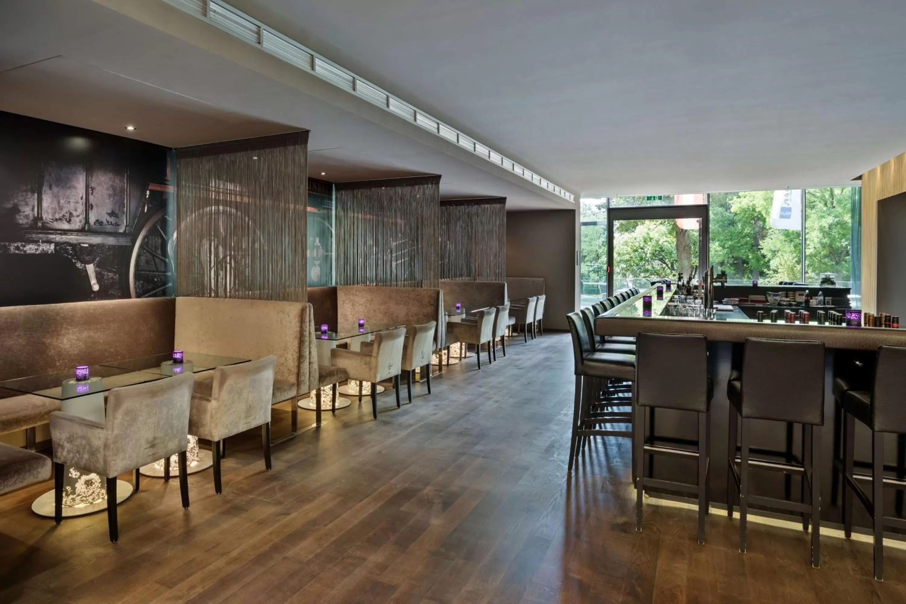 Lounge or bar in Doubletree by Hilton Vienna Schonbrunn