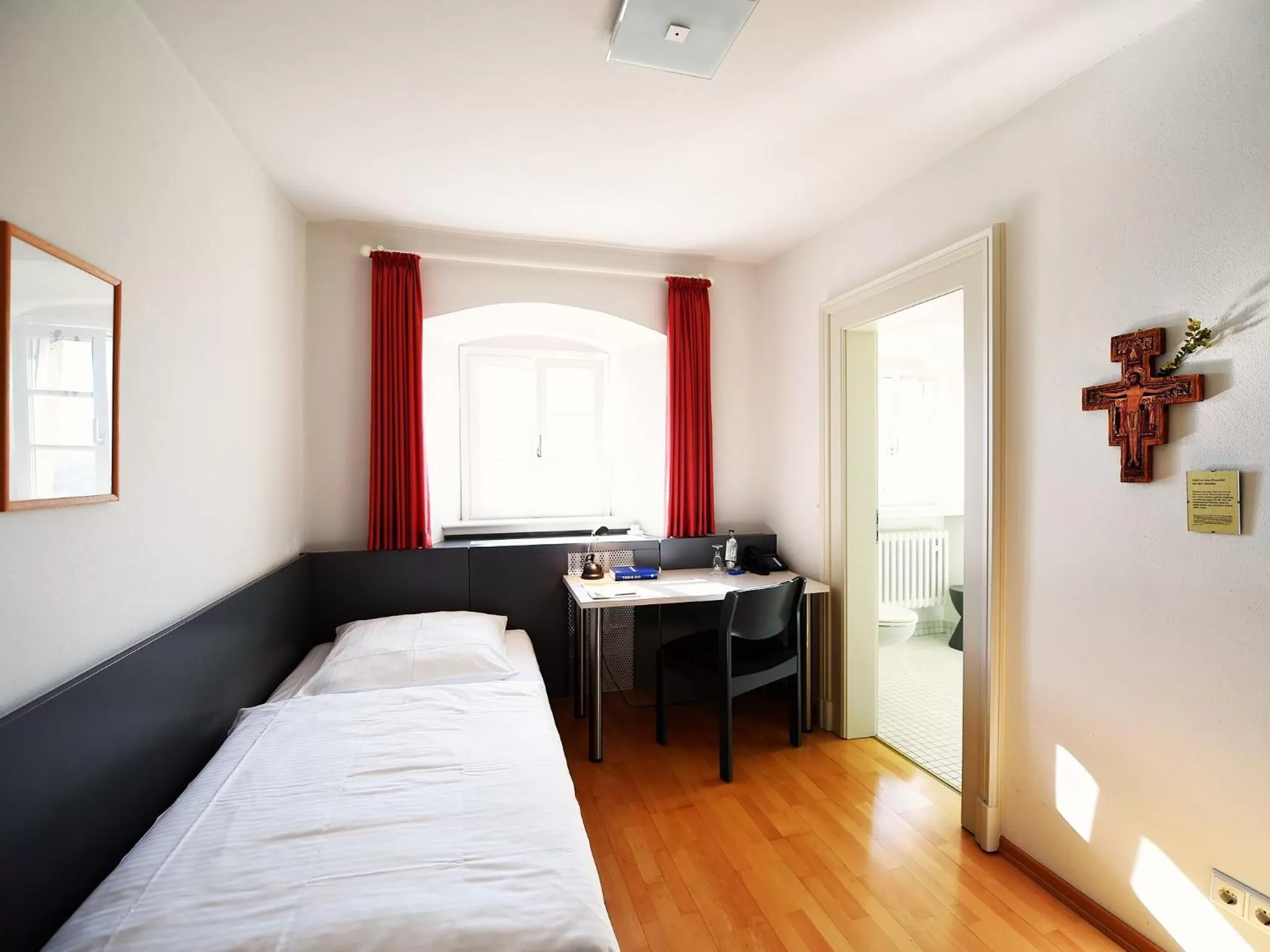 Photo of the whole room, Bed in Kloster Frauenberg