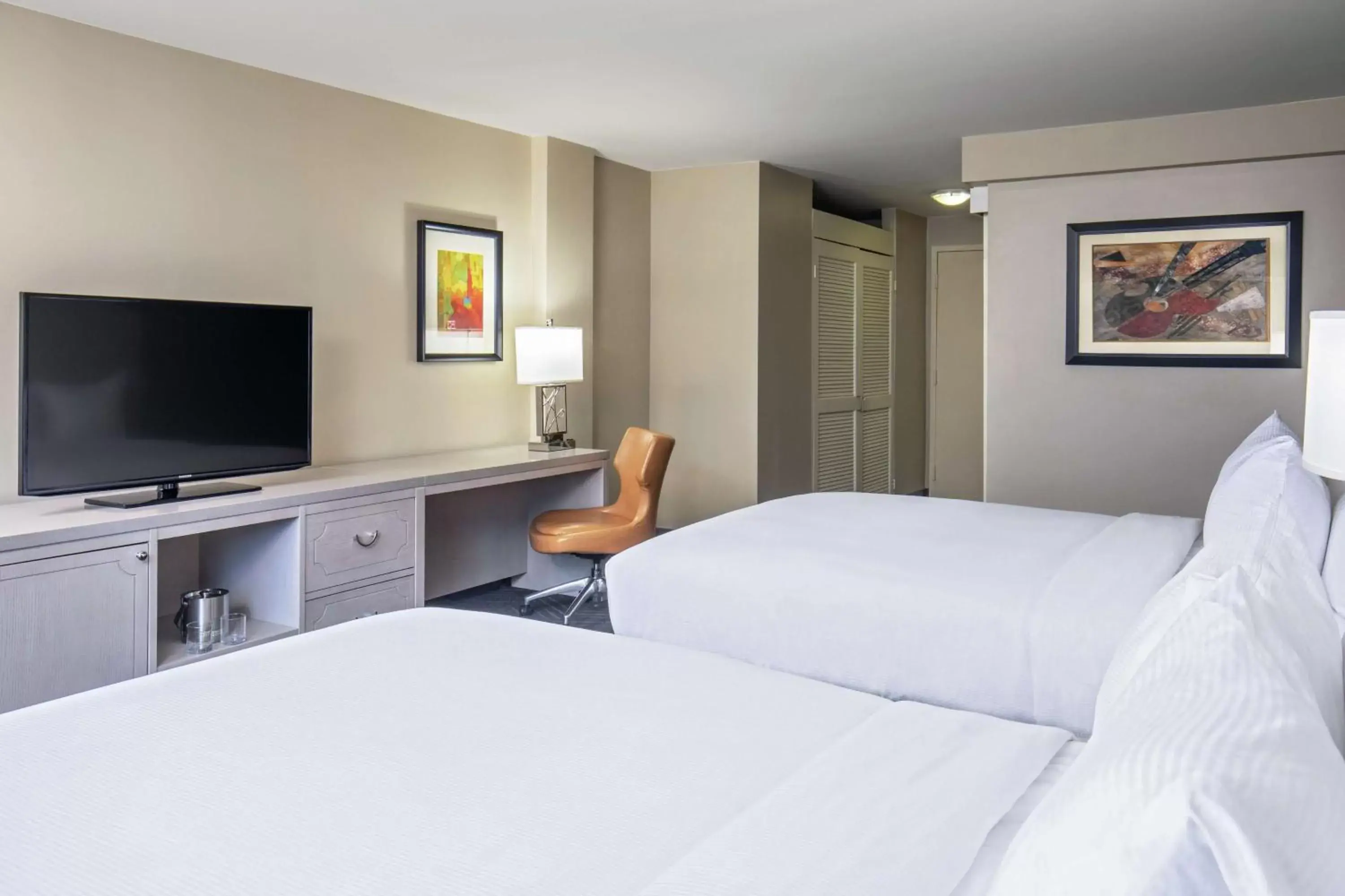 Queen Room with Two Queen Beds in DoubleTree by Hilton Hotel Nashville Downtown Queen Room with Two Queen Beds in DoubleTree by Hilton Hotel Nashville Downtown