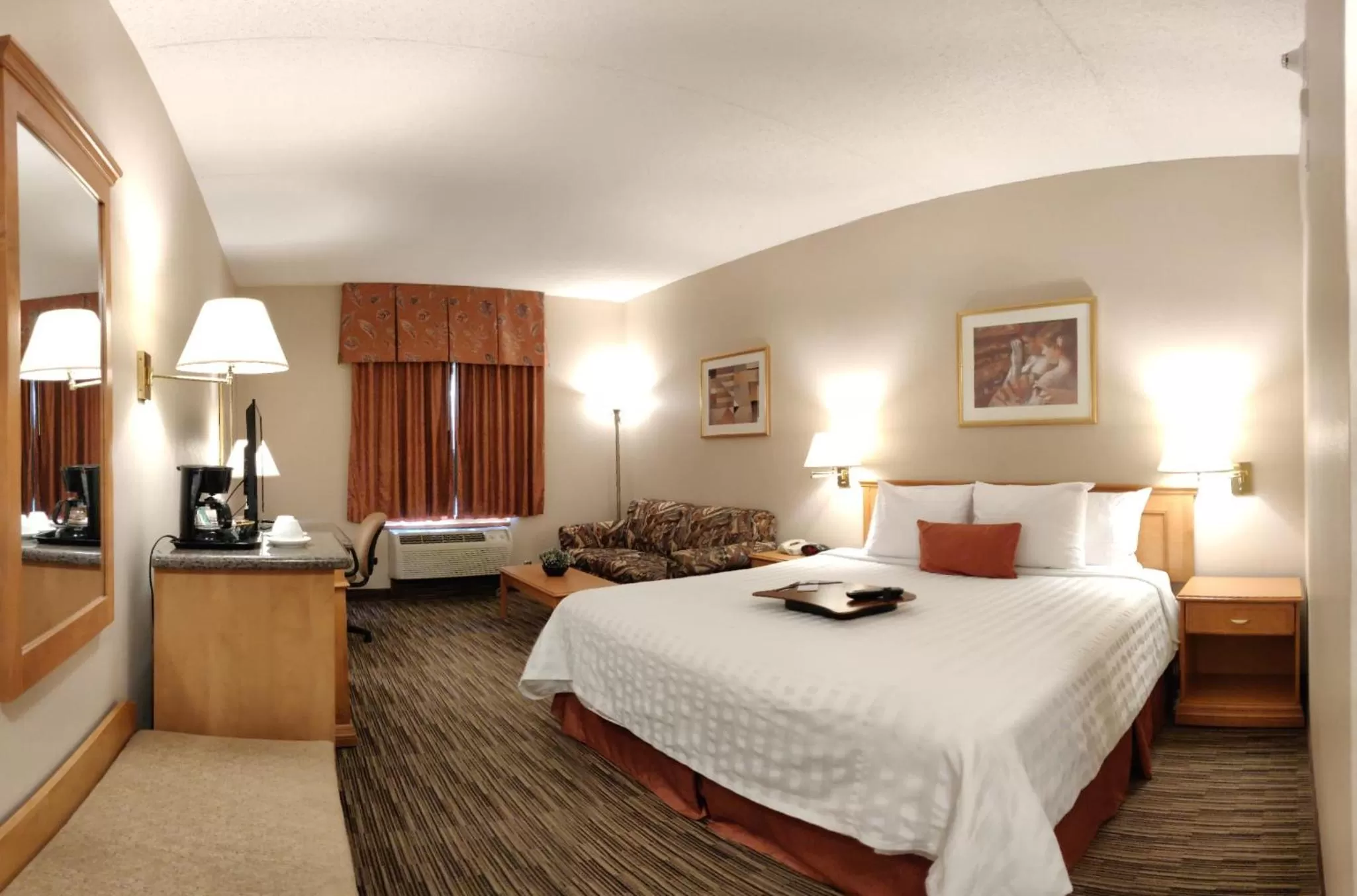 Bed in Humphry Inn and Suites