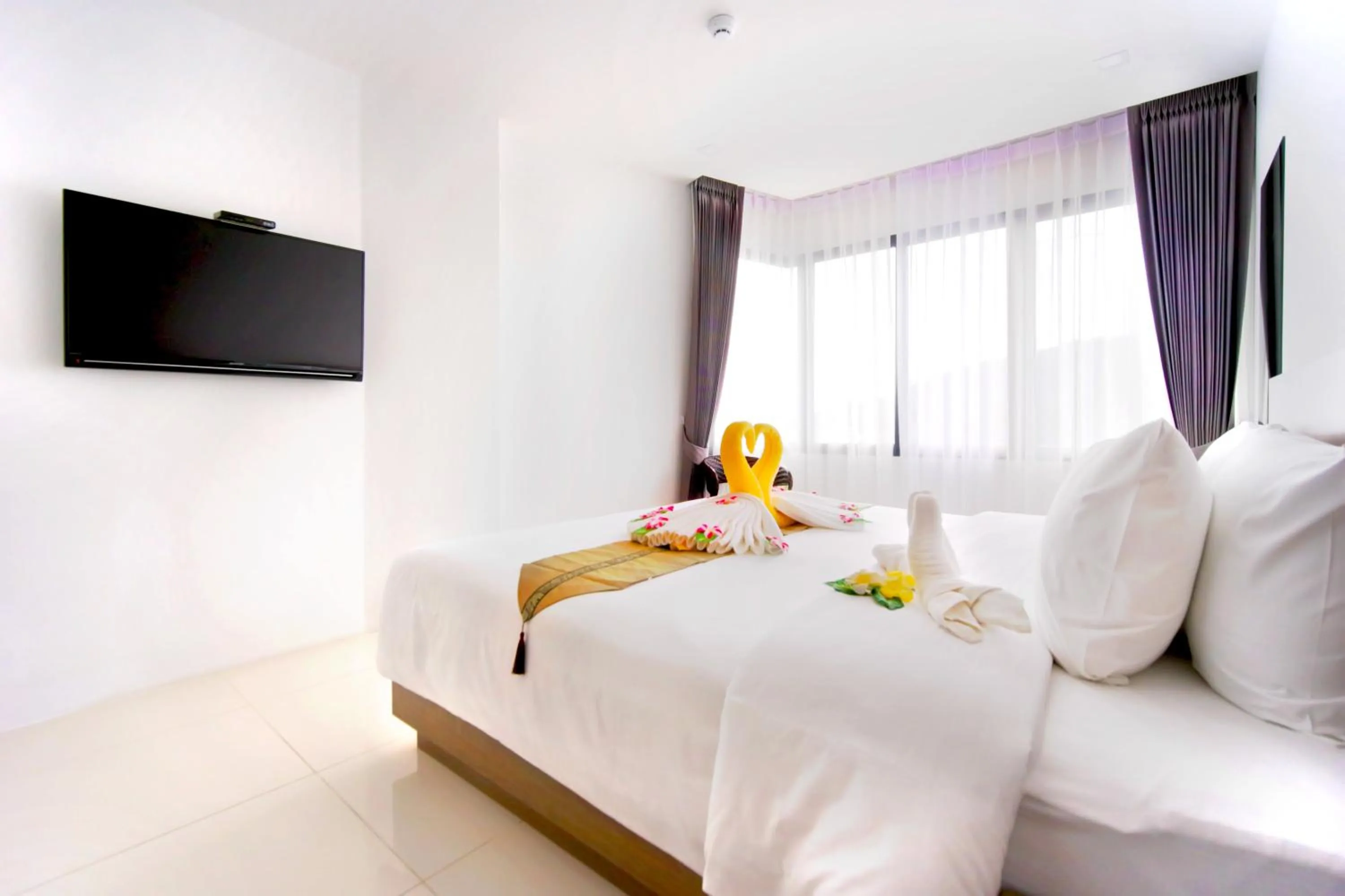 Bed in Phoenix Hotel Karon Beach