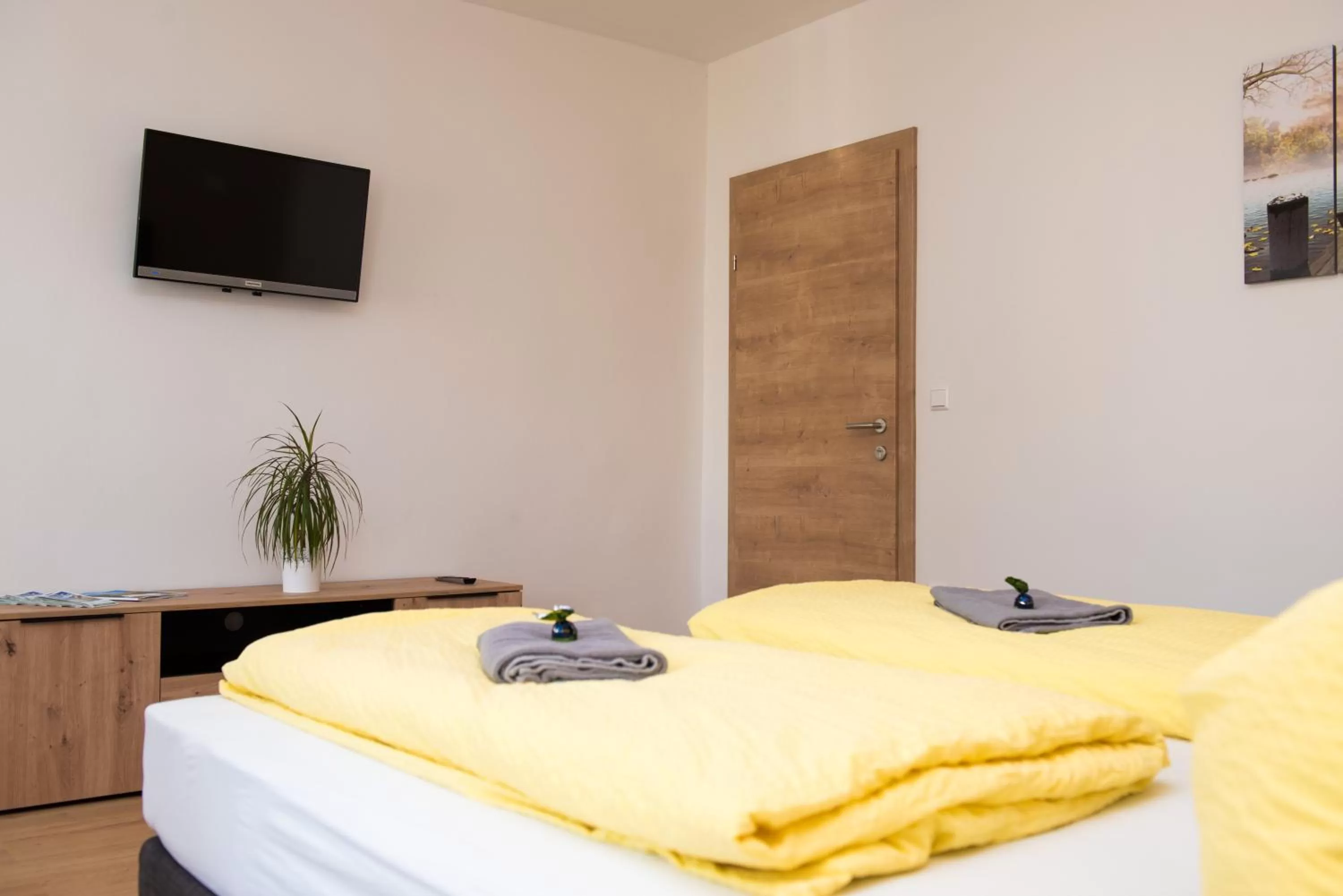 Bed in Ferienwohnungen und Zimmer Yassi