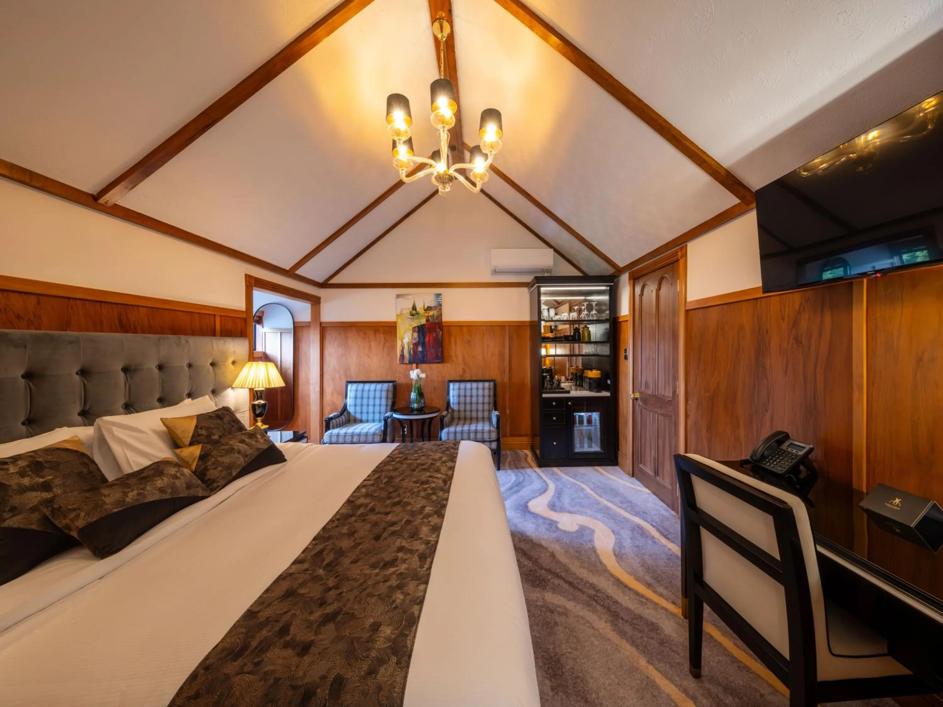 Photo of the whole room, Bed in Hana Lodge