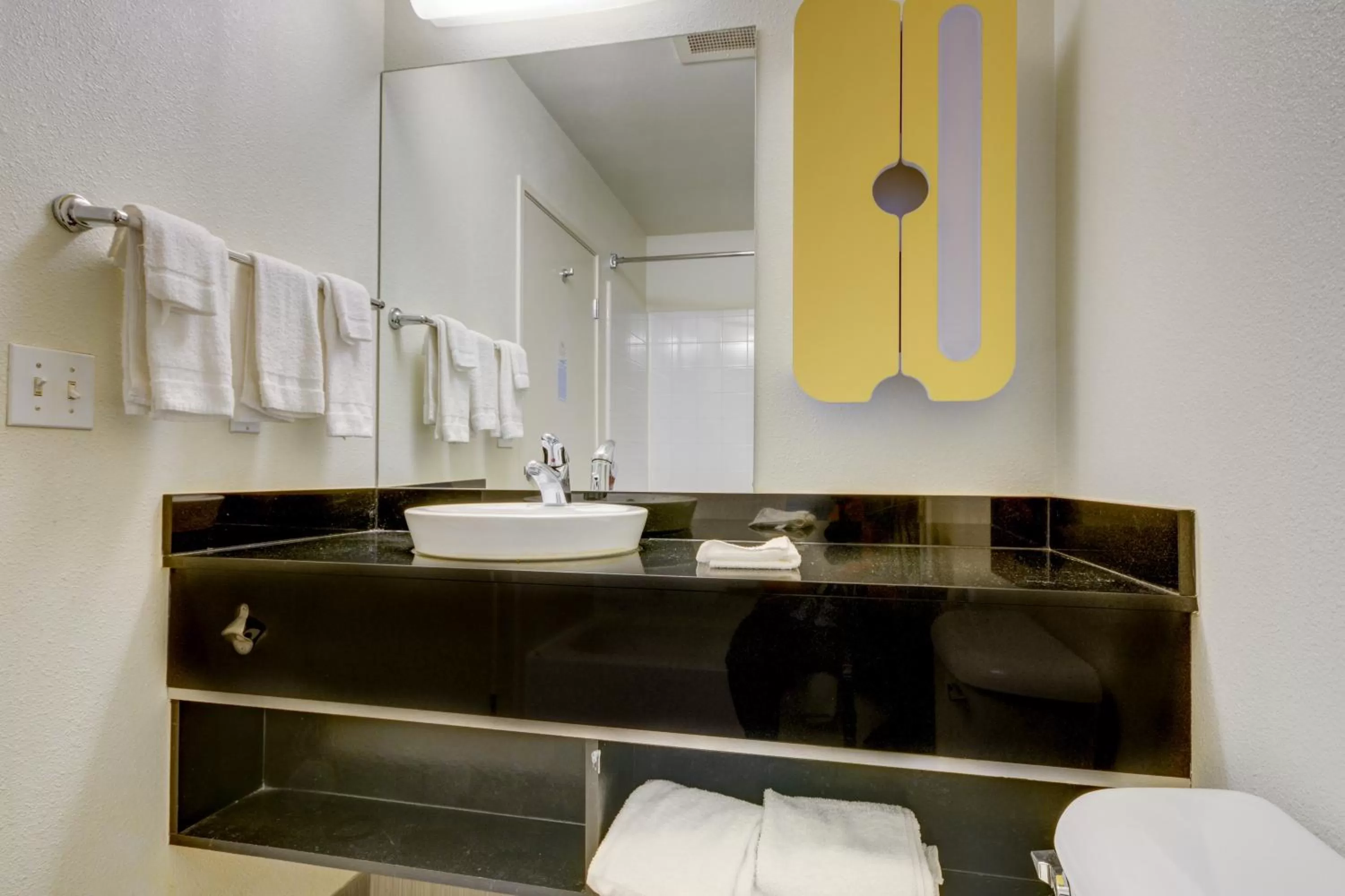 Bedroom in Studio 6-Mountlake Terrace, WA - Seattle