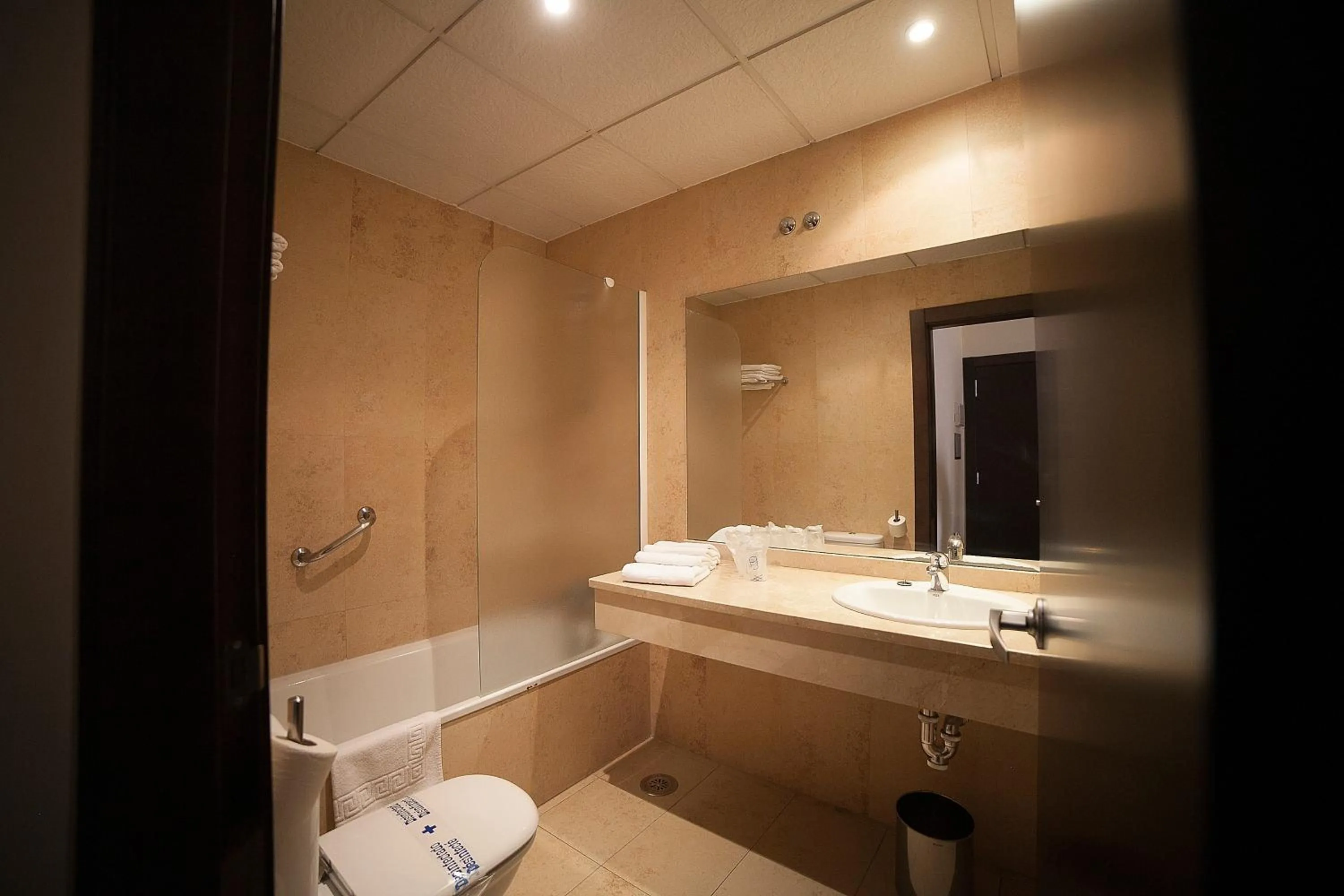 Shower in Hotel El Mesón