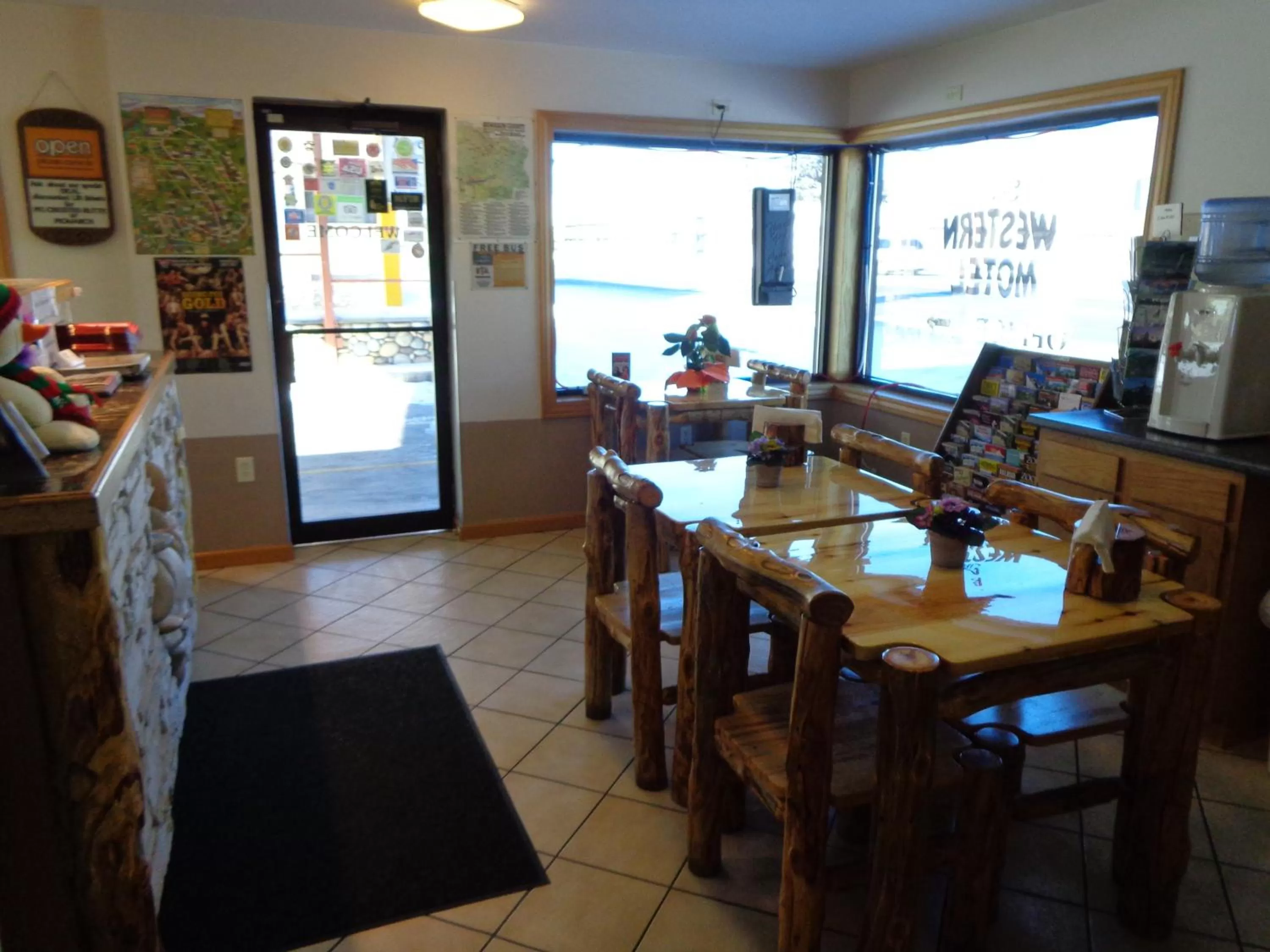 Lobby or reception in Western Motel