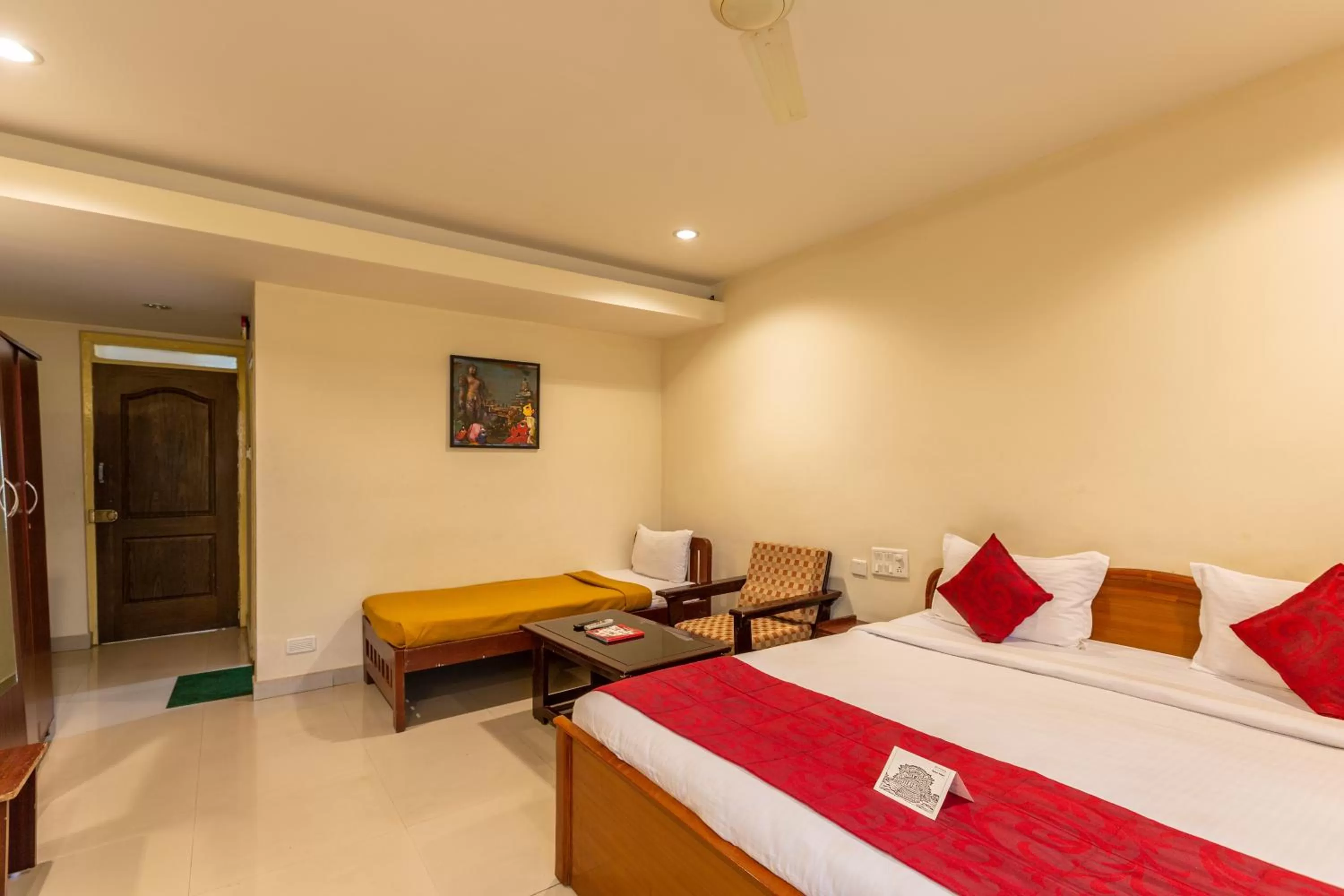 Bed in KSTDC Hotel Mayura Velapuri Belur