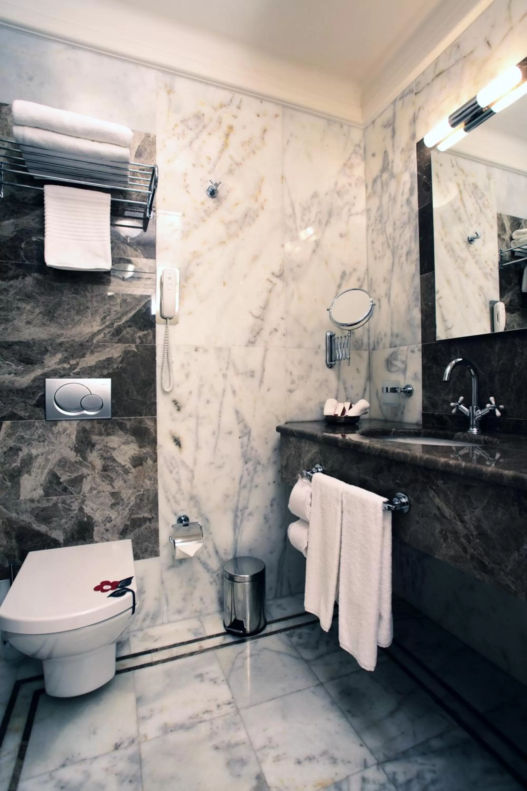 Bathroom in Corinne Art & Boutique Hotel