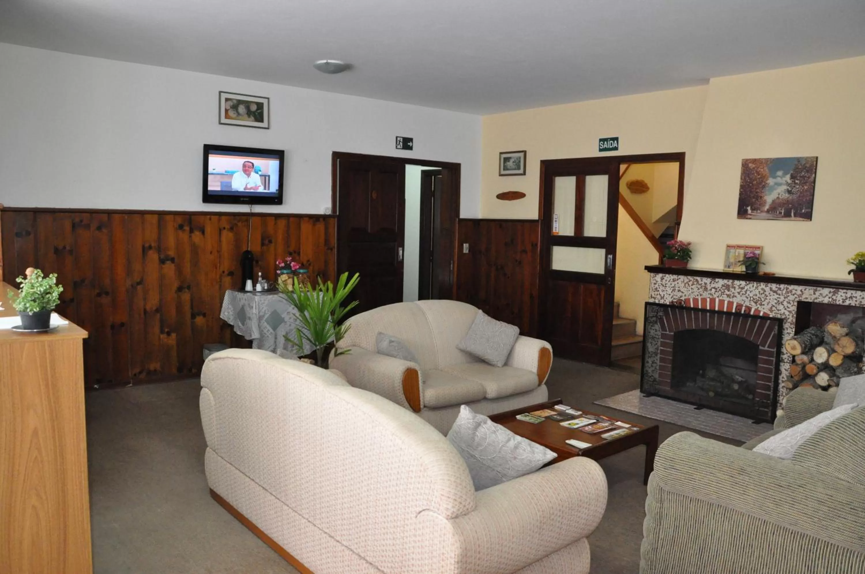 Communal lounge/ TV room, Seating Area in Pousada Curumi