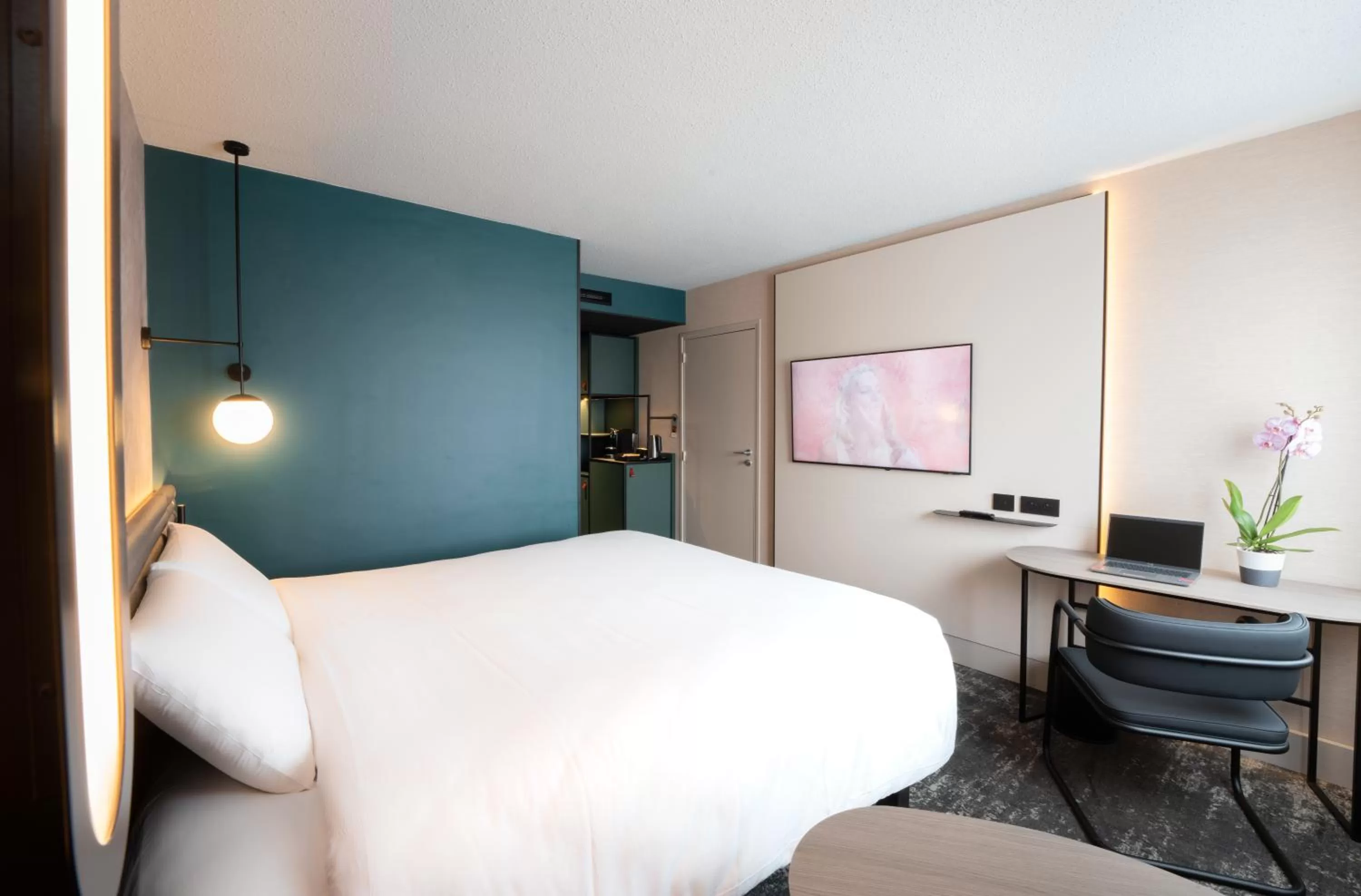 Bed in Hotel Mercure Angers Lac De Maine