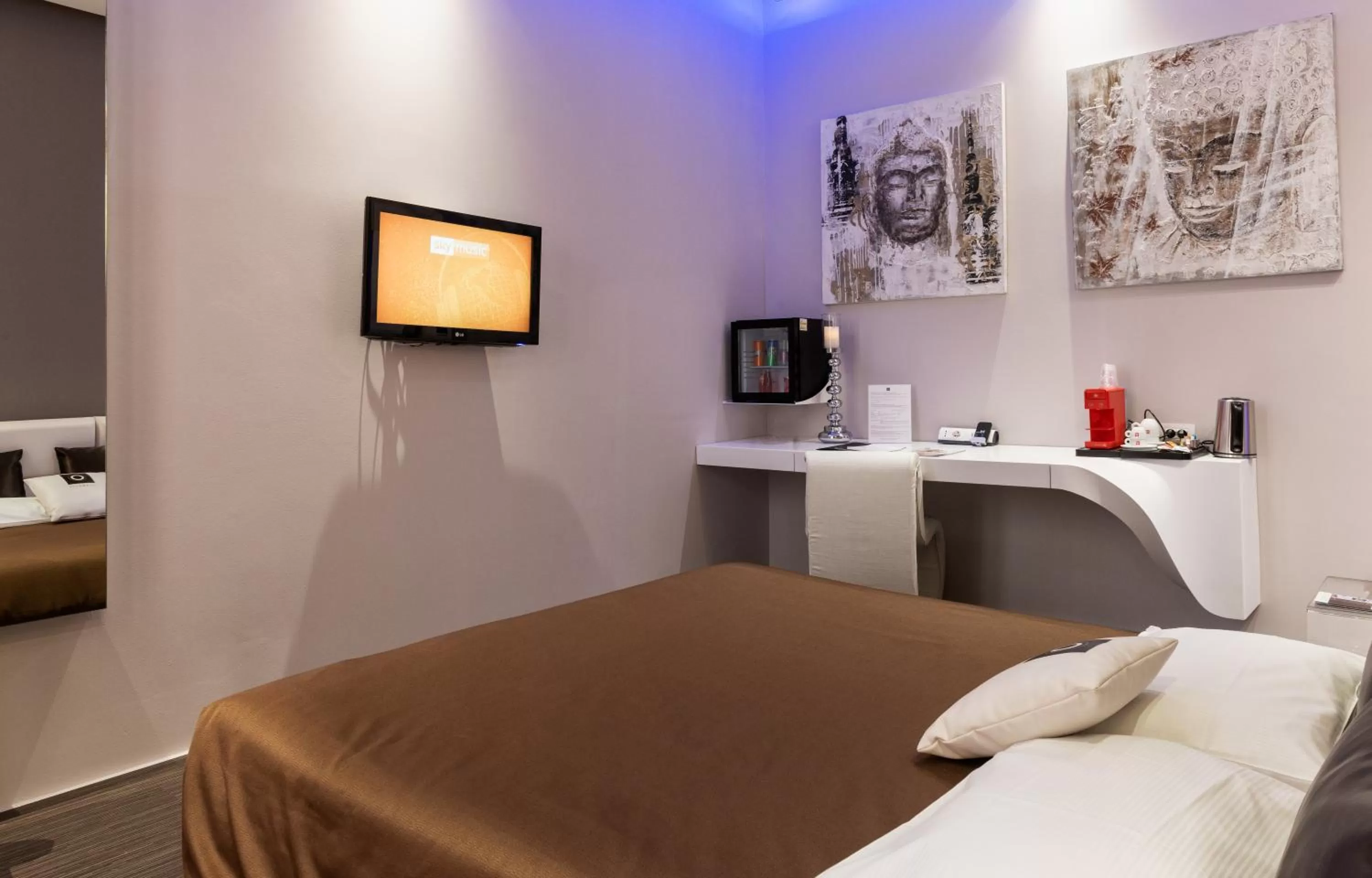 Coffee/tea facilities, Bed in Le Camp Suite & Spa