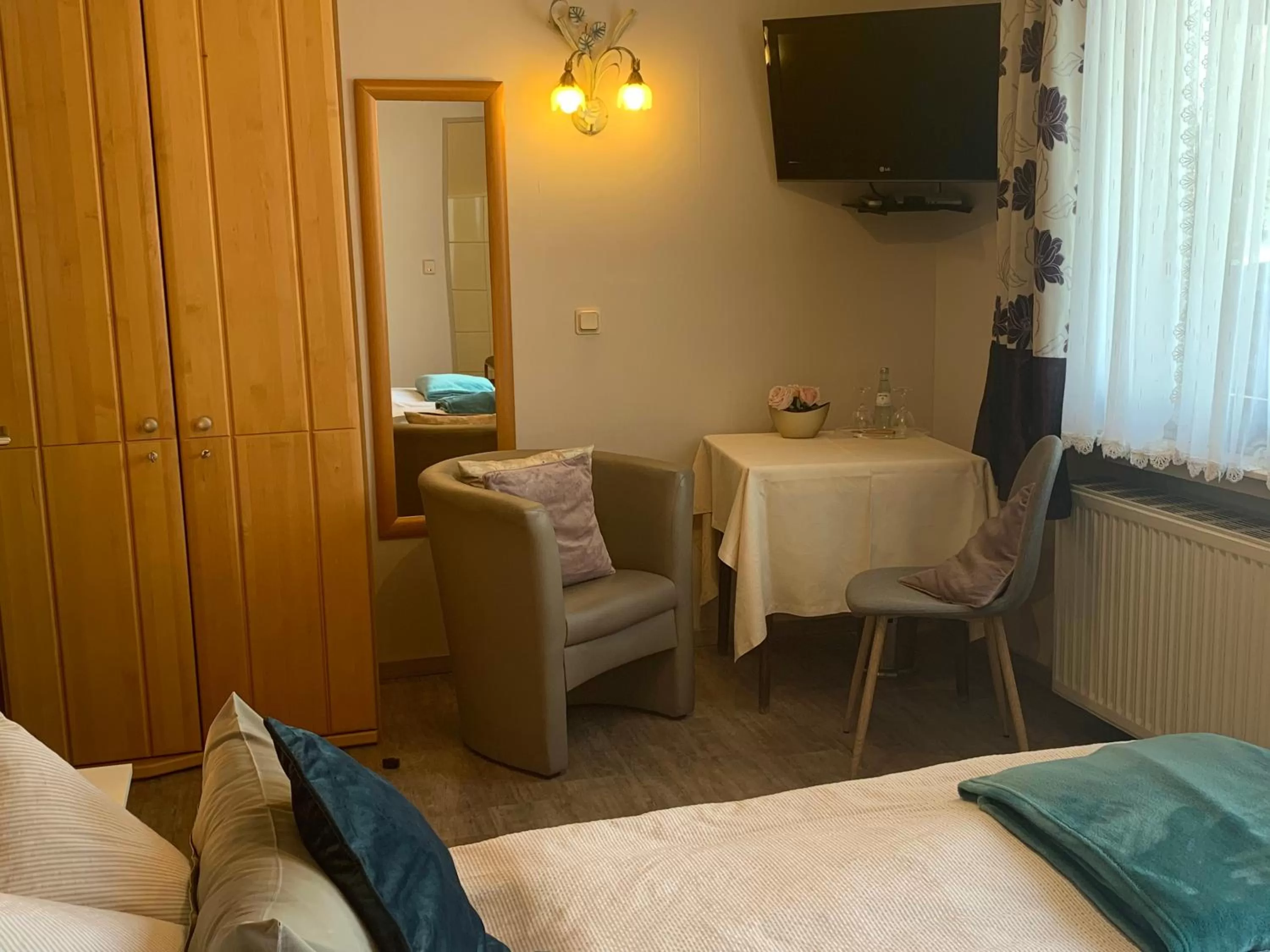 TV and multimedia, Bed in Restaurant Landgasthof Zum Wiesengrund