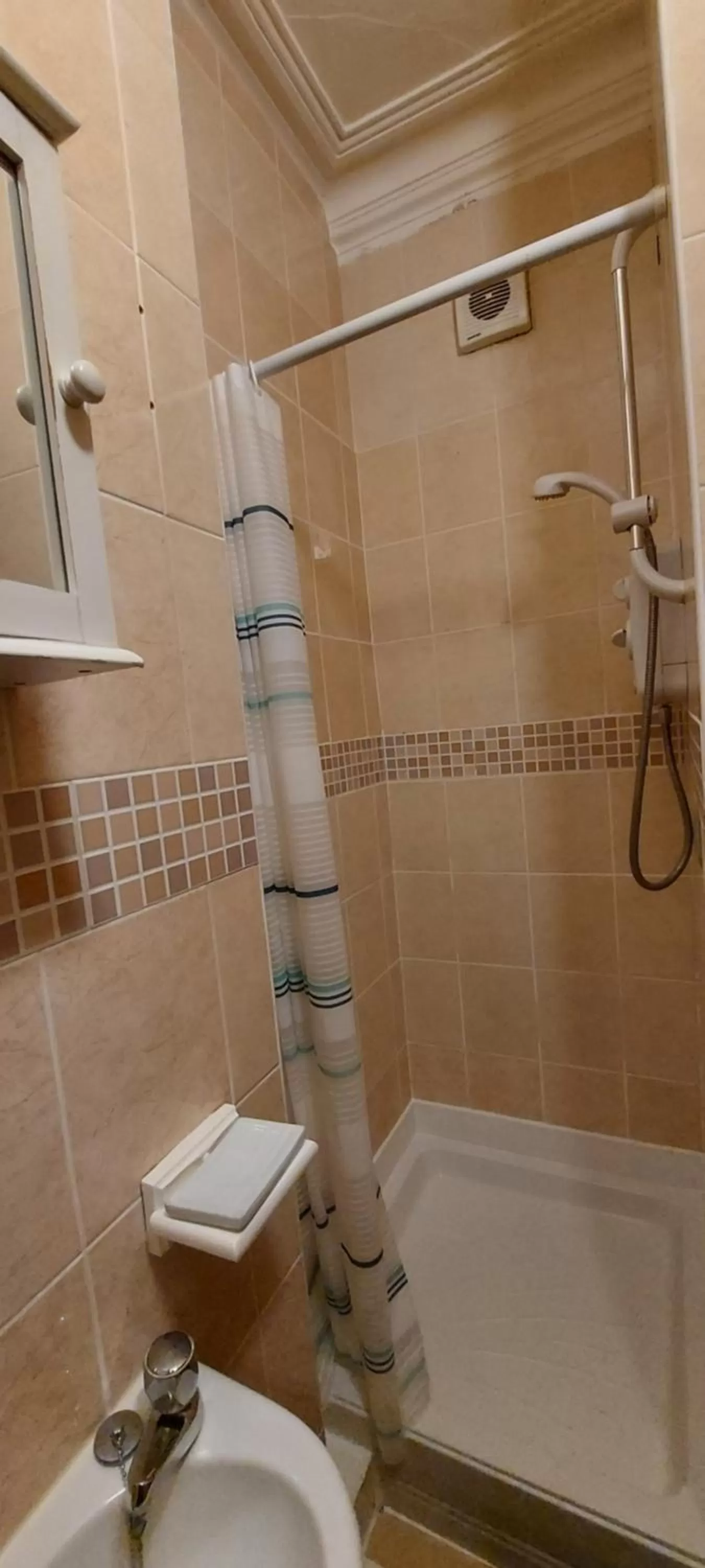 Bathroom in Daffodil Guest House