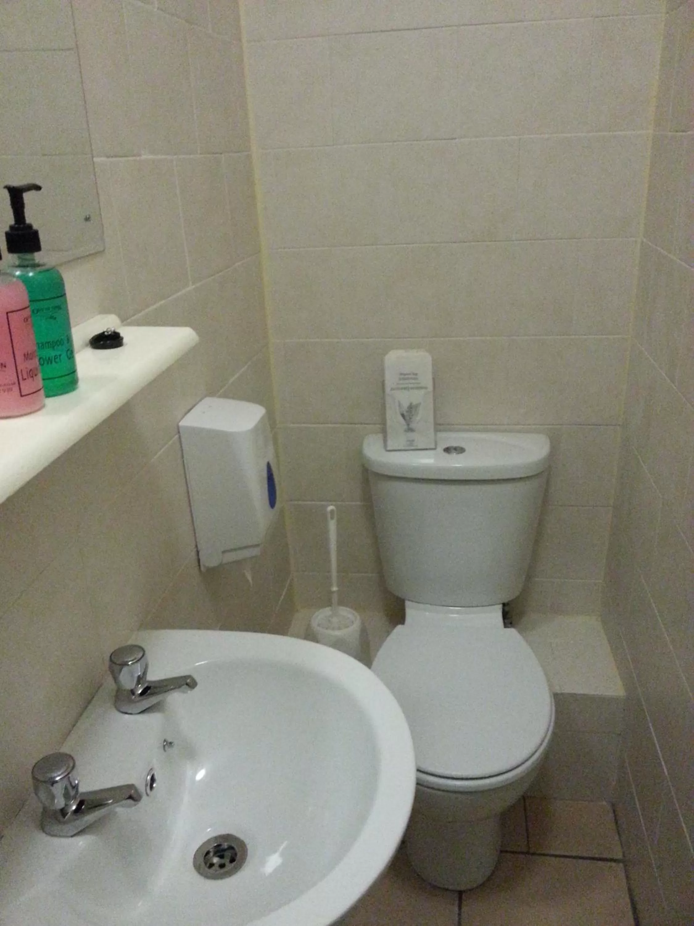 Bathroom in Lucena Hotel