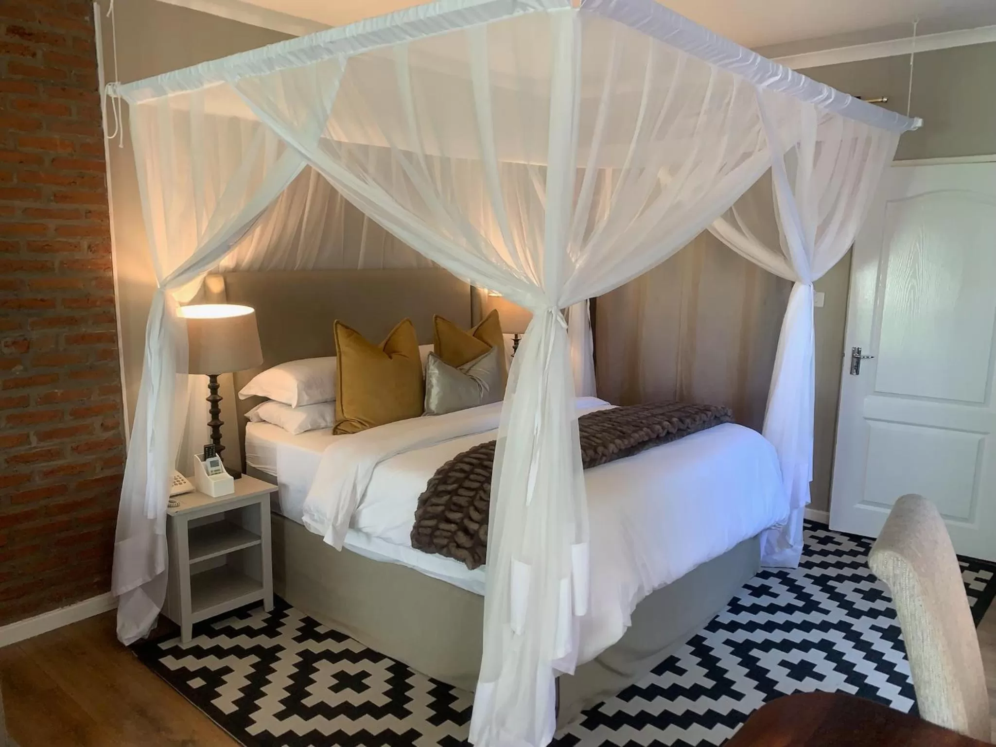 Bed in The Leslie - Bed & Breakfast