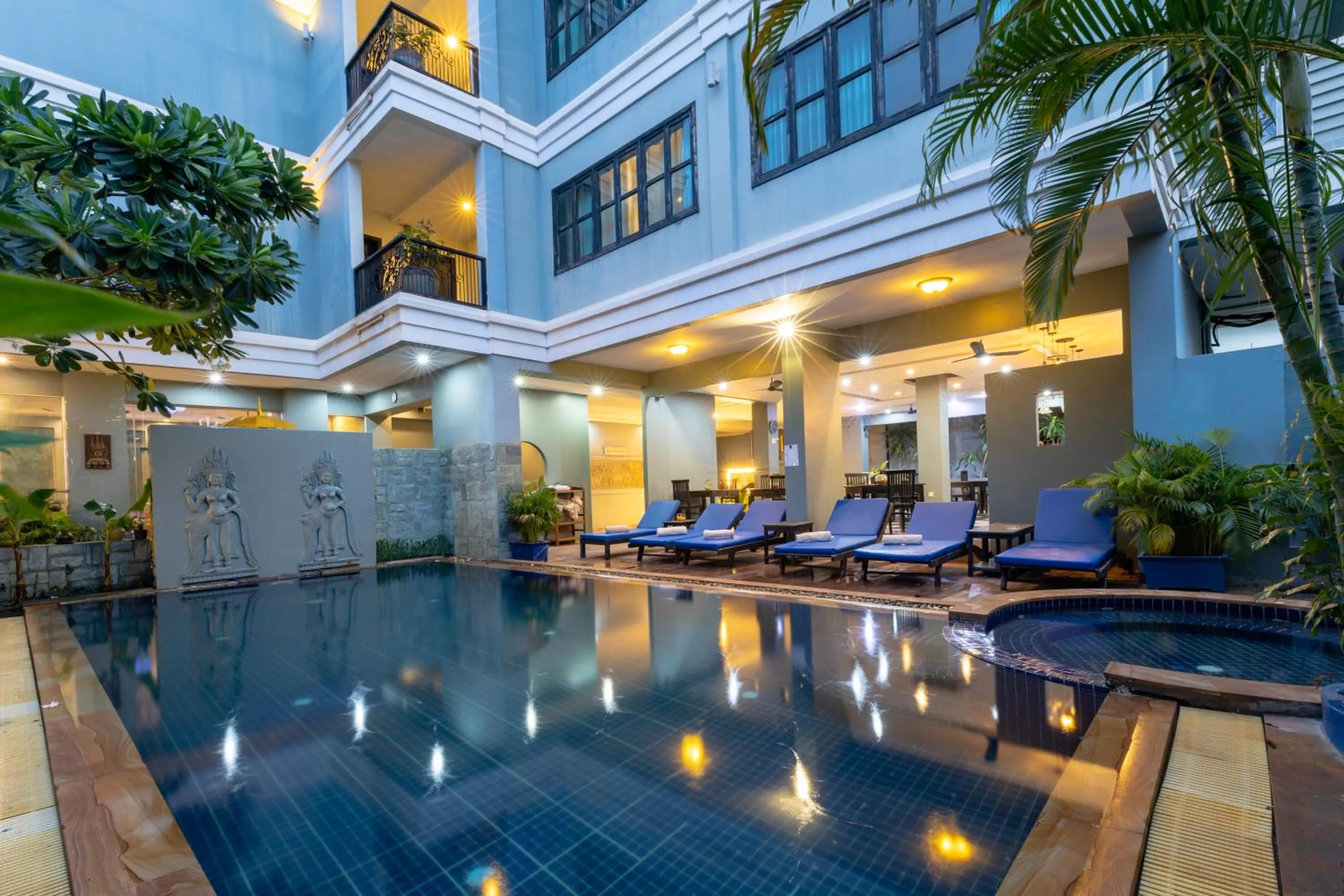 Swimming pool in Siem Reap Comforts Hostel