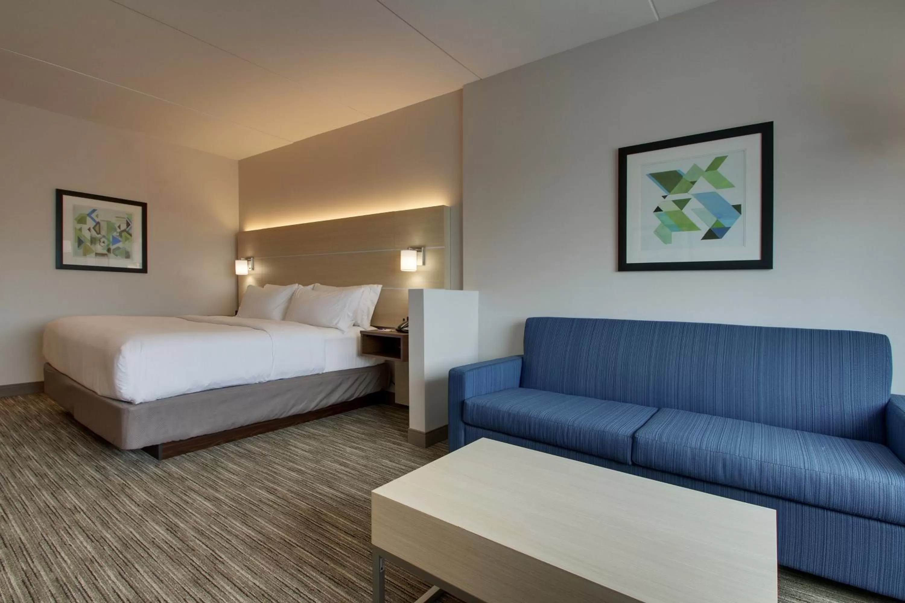 Photo of the whole room, Bed in Holiday Inn Express & Suites - Elizabethtown North by IHG