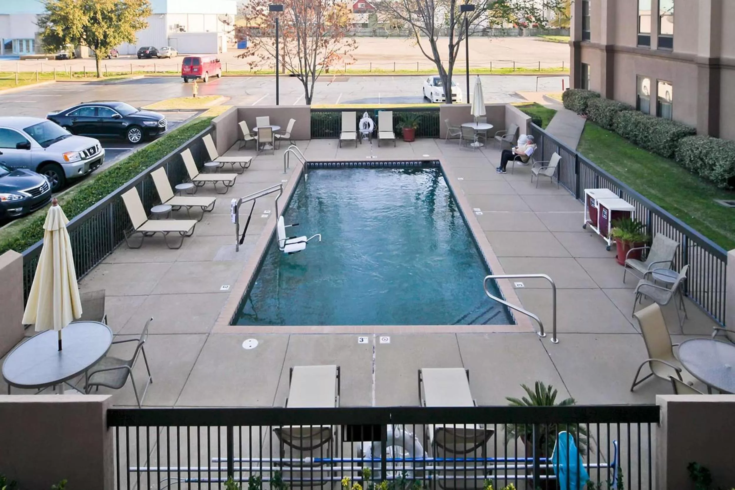 Pool view in Hampton Inn Shreveport/Bossier City