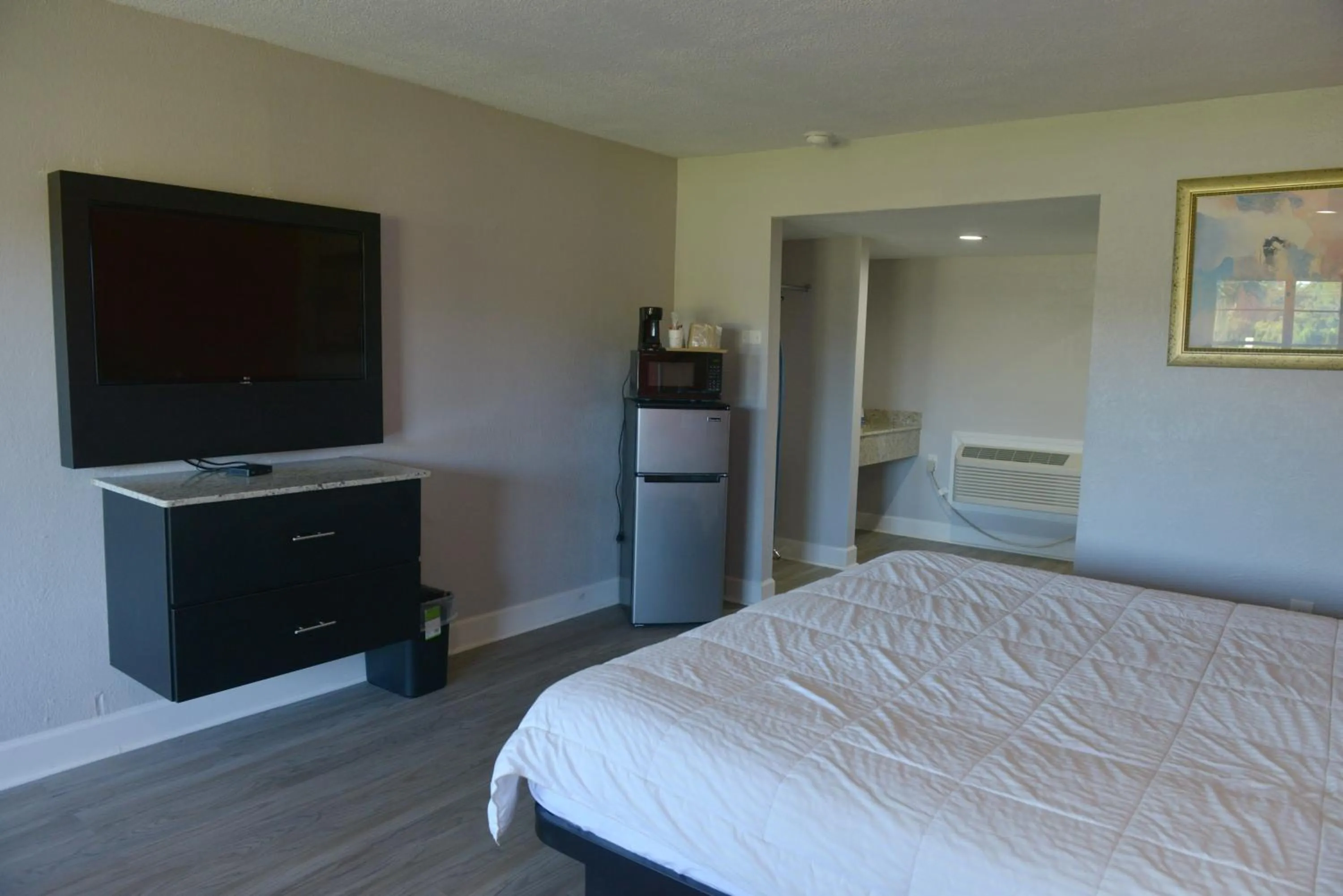 Bed in Rodeway Inn & Suites Winter Haven Chain of Lakes