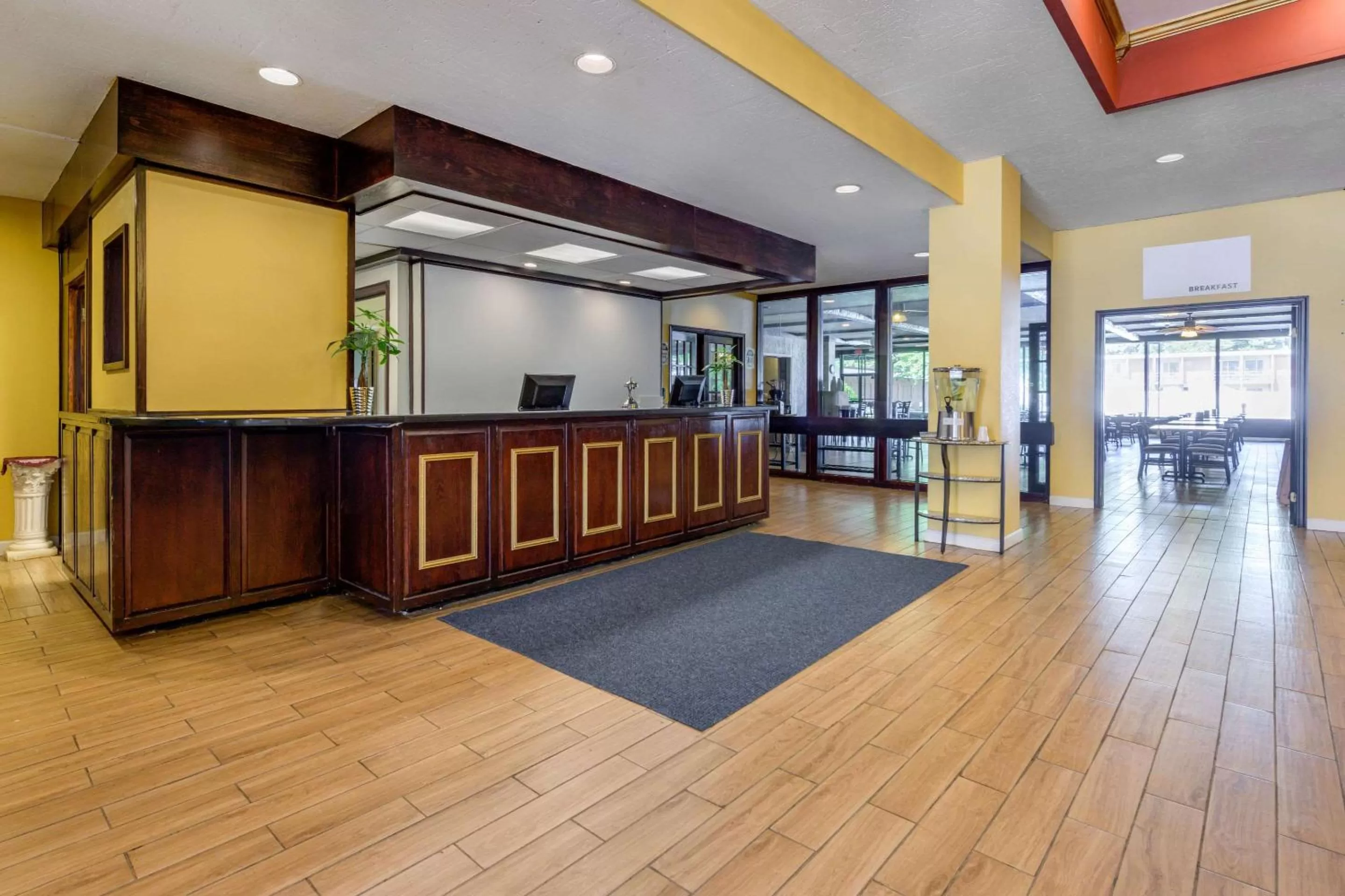 Lobby or reception, Lobby/Reception in Days Inn & Suites by Wyndham Lebanon PA
