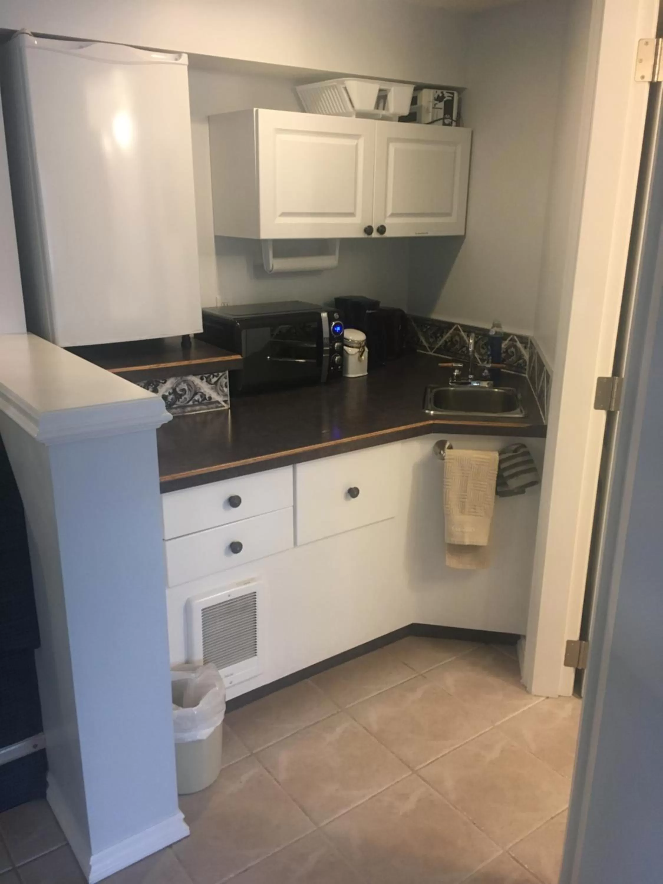 Kitchen/Kitchenette in Long Lake Waterfront Bed and Breakfast