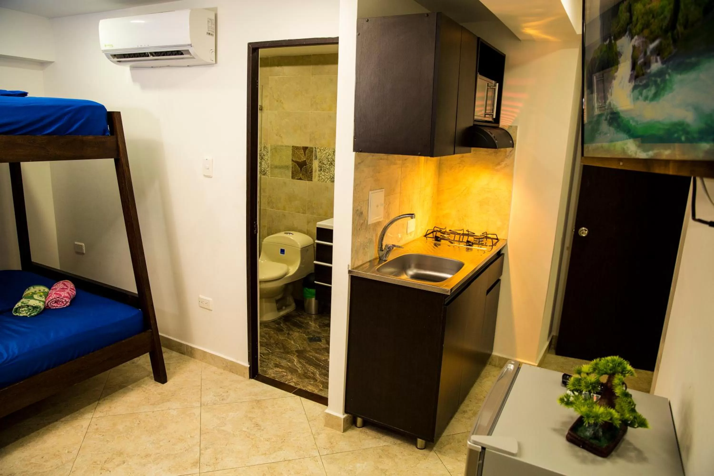 Bathroom, Bed in Hollywood Beach Suite