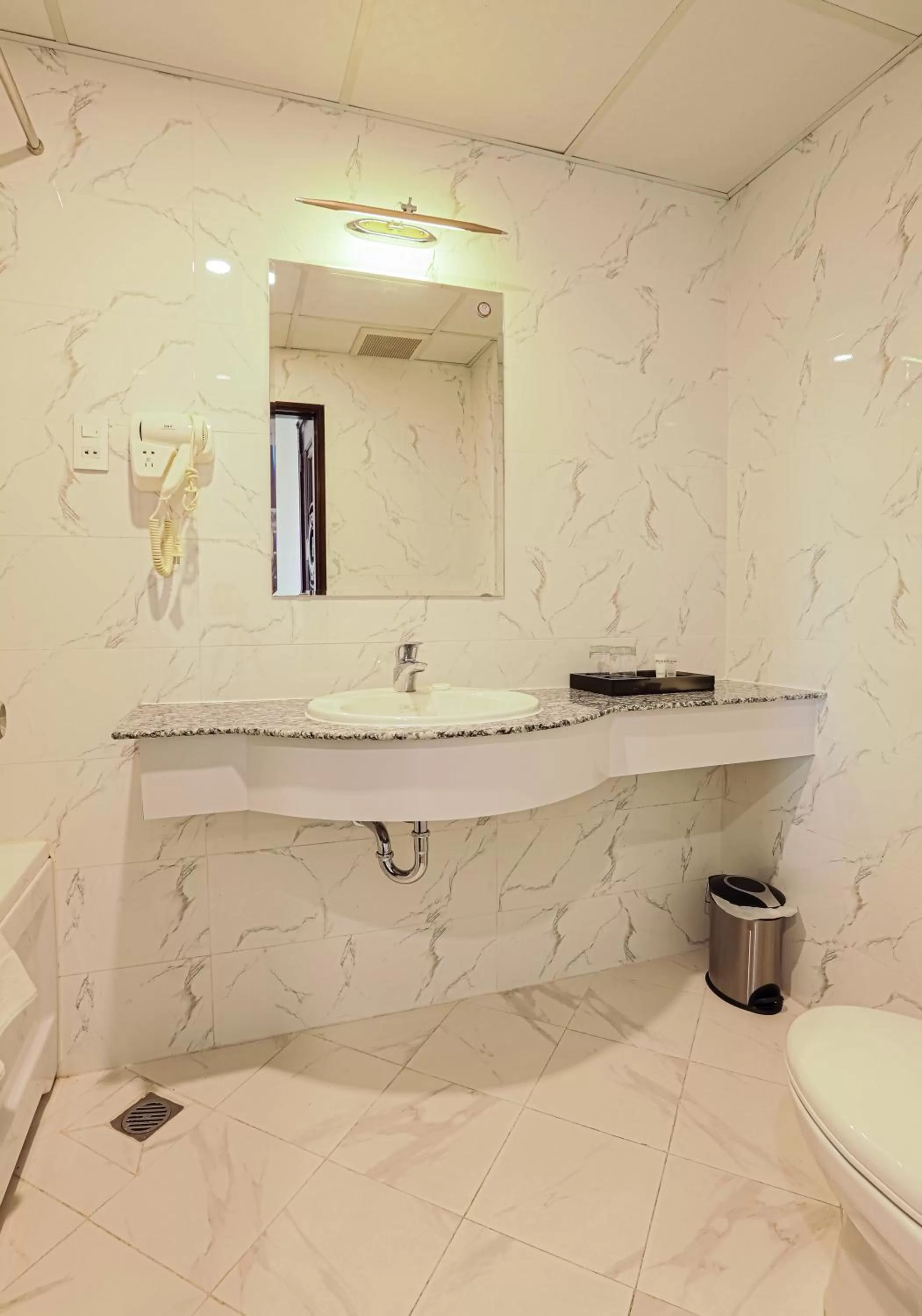 Bathroom in ALUNA Ben Thanh Hotel