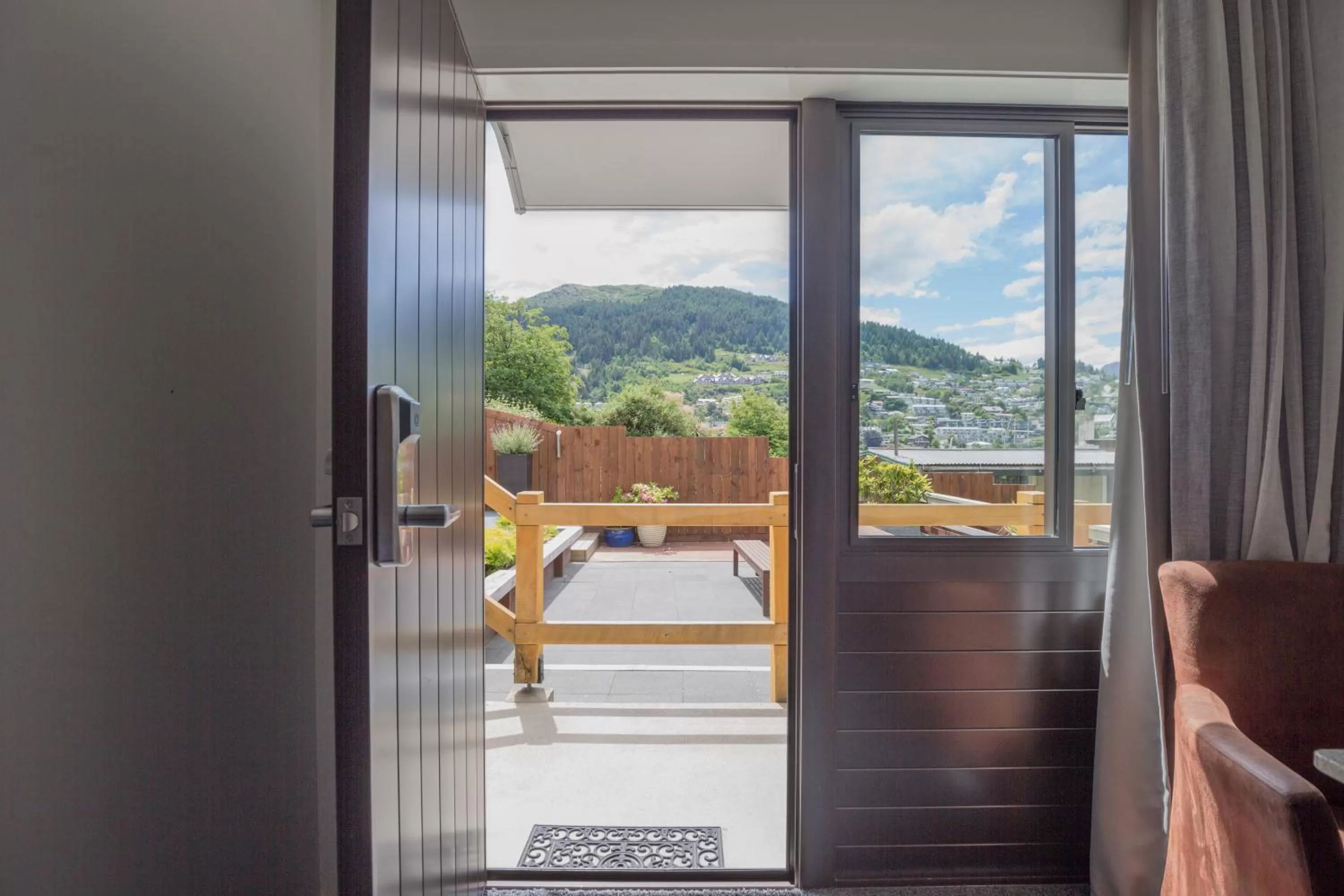 Patio in Lomond Lodge Motel & Apartments