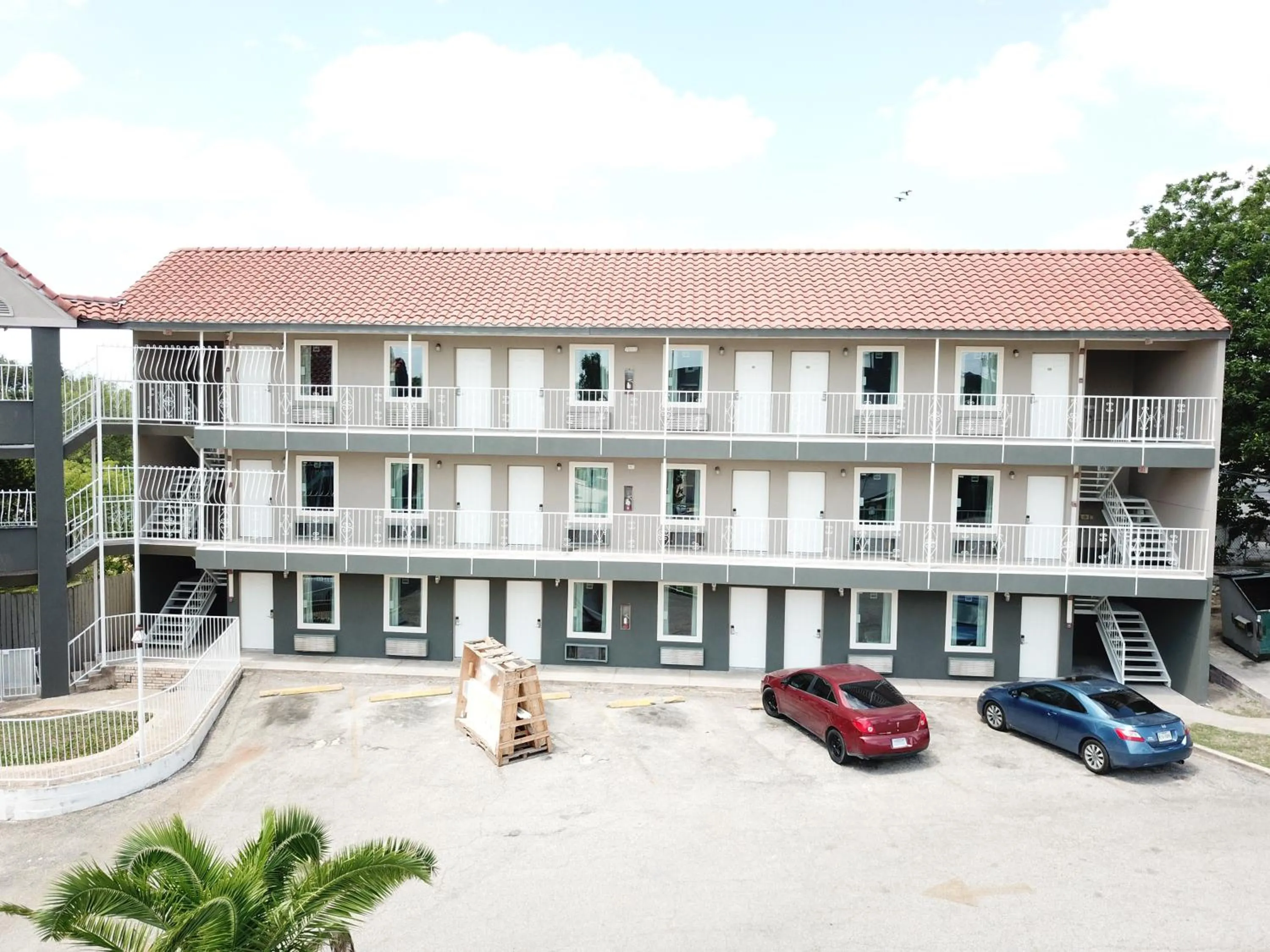 Facade/entrance, Property Building in Village Motor Inn