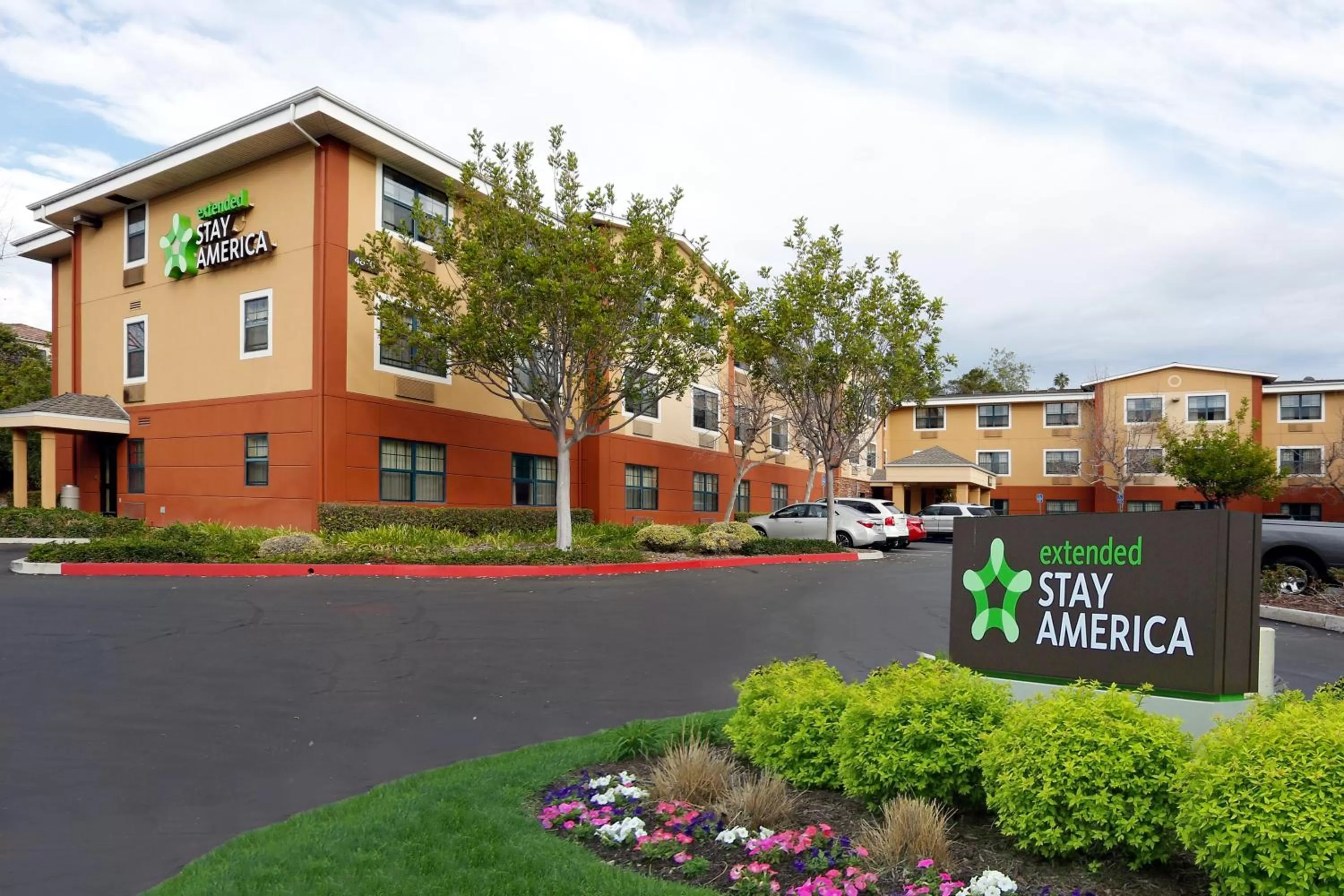 Property building in Extended Stay America Suites - Santa Barbara - Calle Real