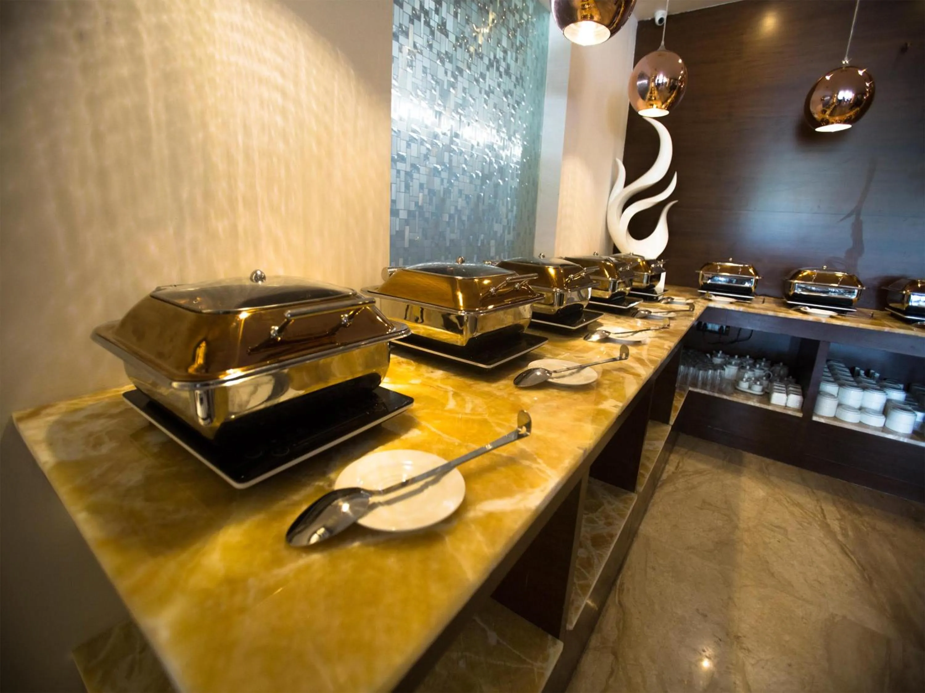 Restaurant/places to eat in ST Parklane Airport Hotel Chennai