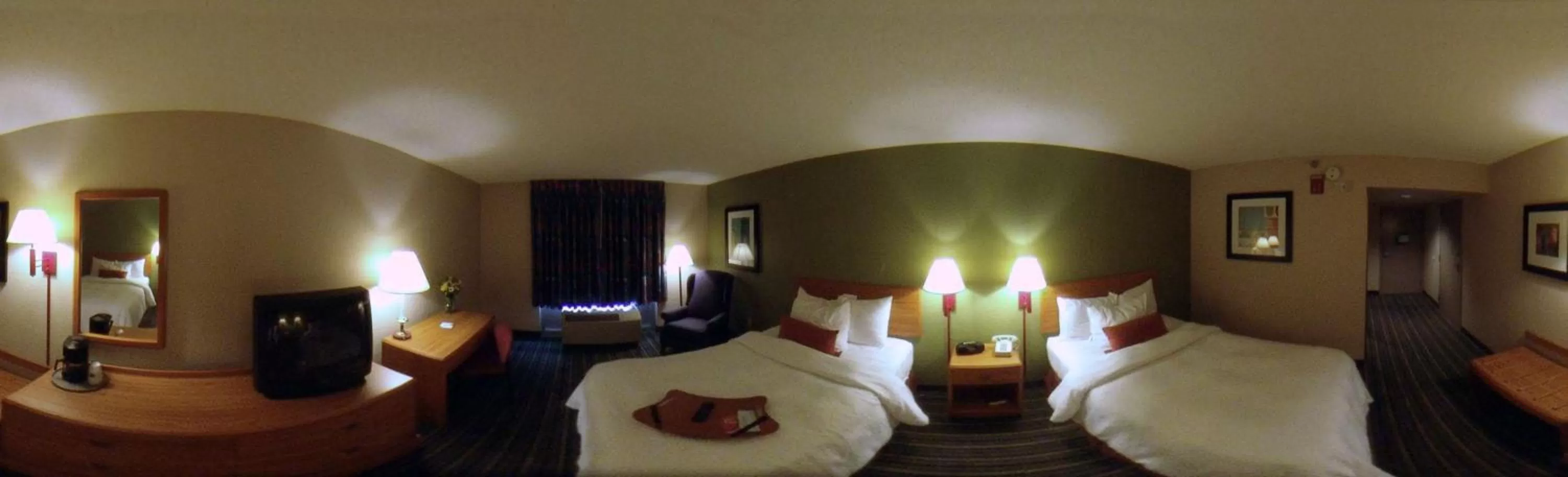 Bed in Hampton Inn Brooksville Dade City