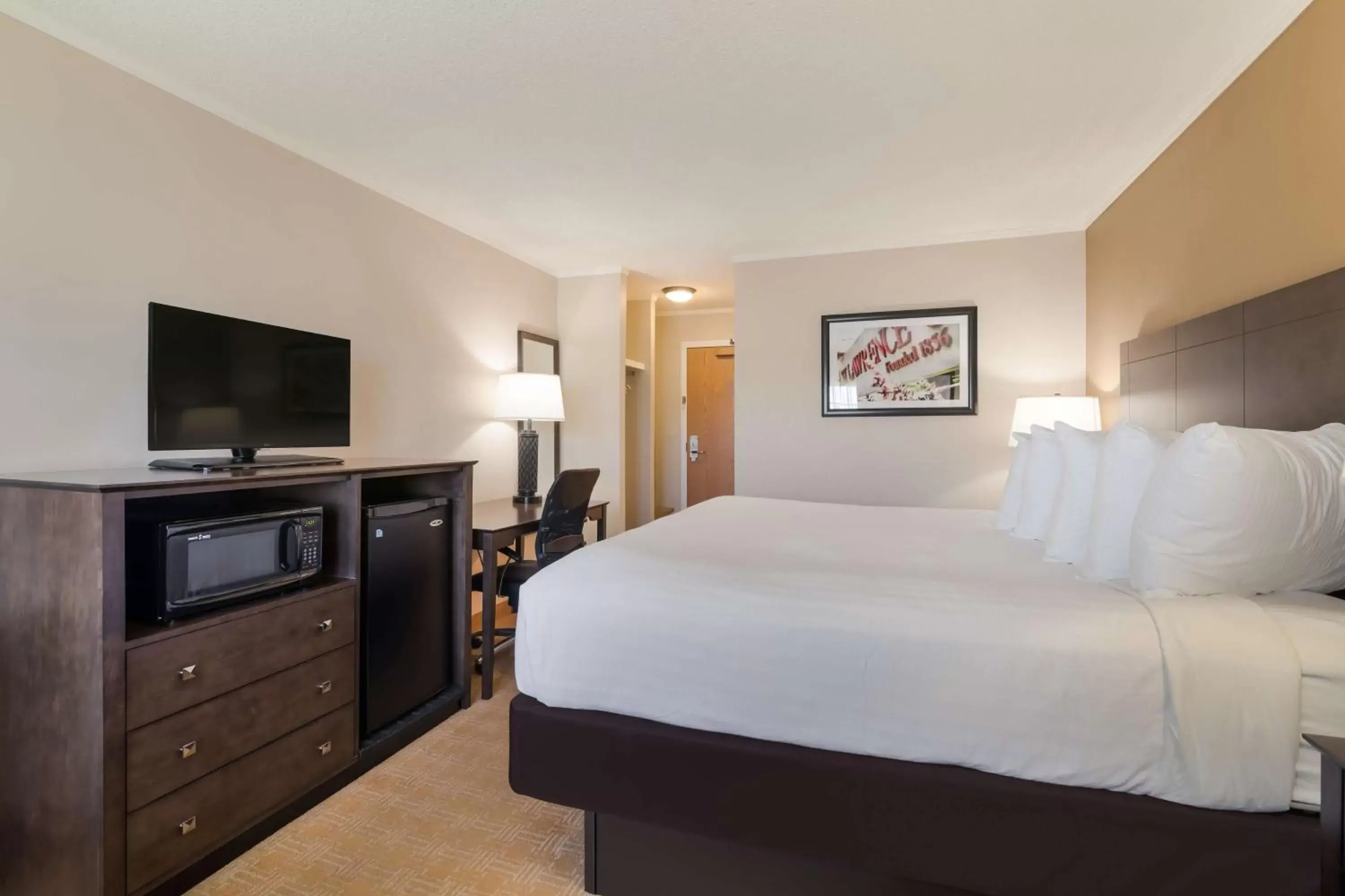 King Room with Balcony in Best Western University Inn King Room with Balcony in Best Western University Inn