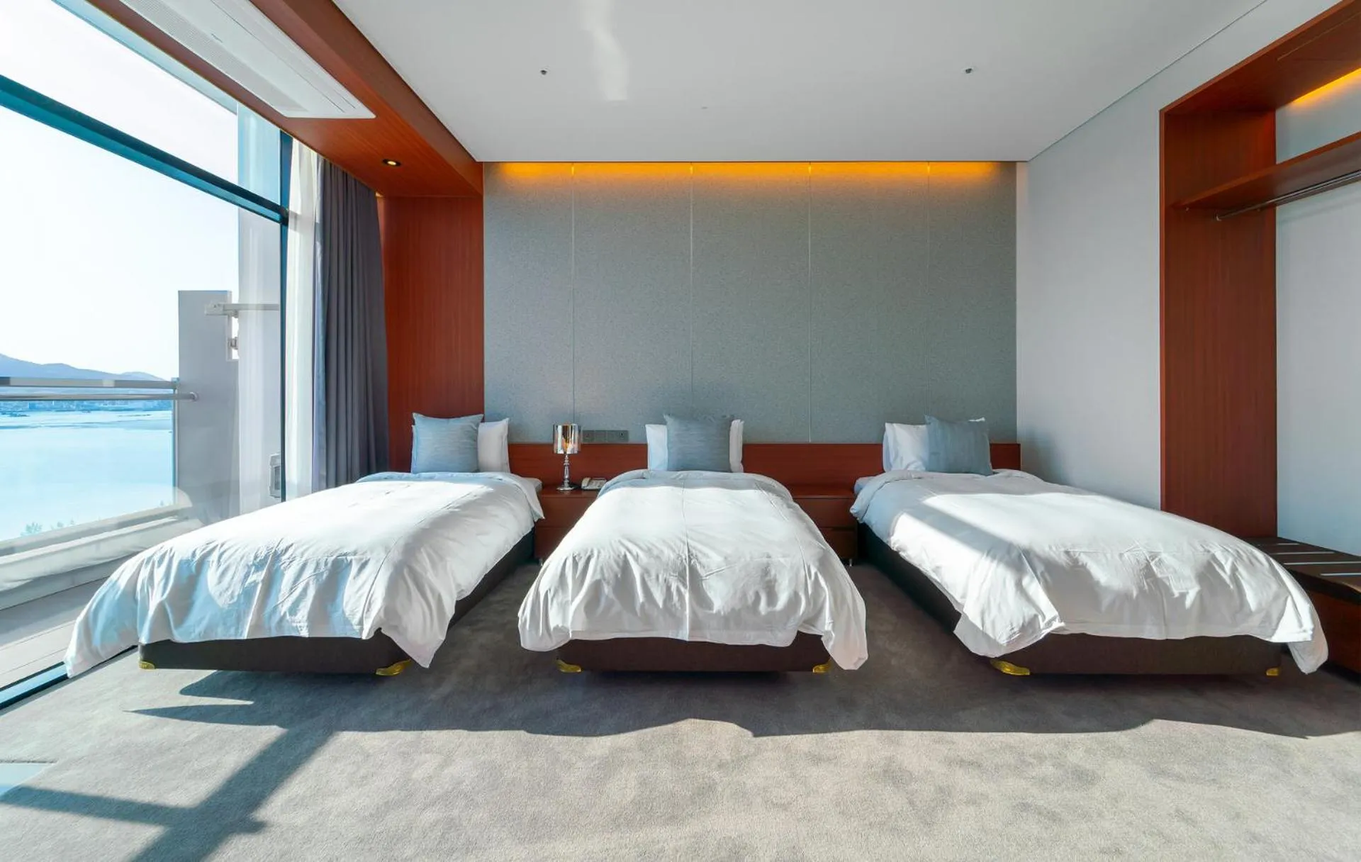 [5th Anniversary PKG] Triple Room with Full Ocean View - Pool Accesses for 4 + 2 Draft Beers + Coffee Tree 10% discount + Fitness Center access in Hotel JCS Yeosu