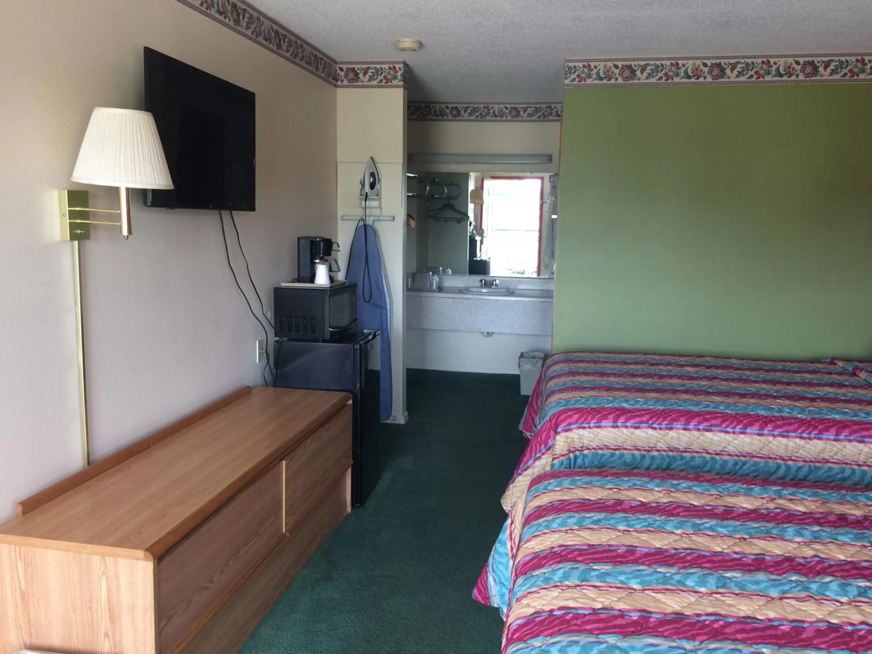 Bed in Western Motel - Camilla