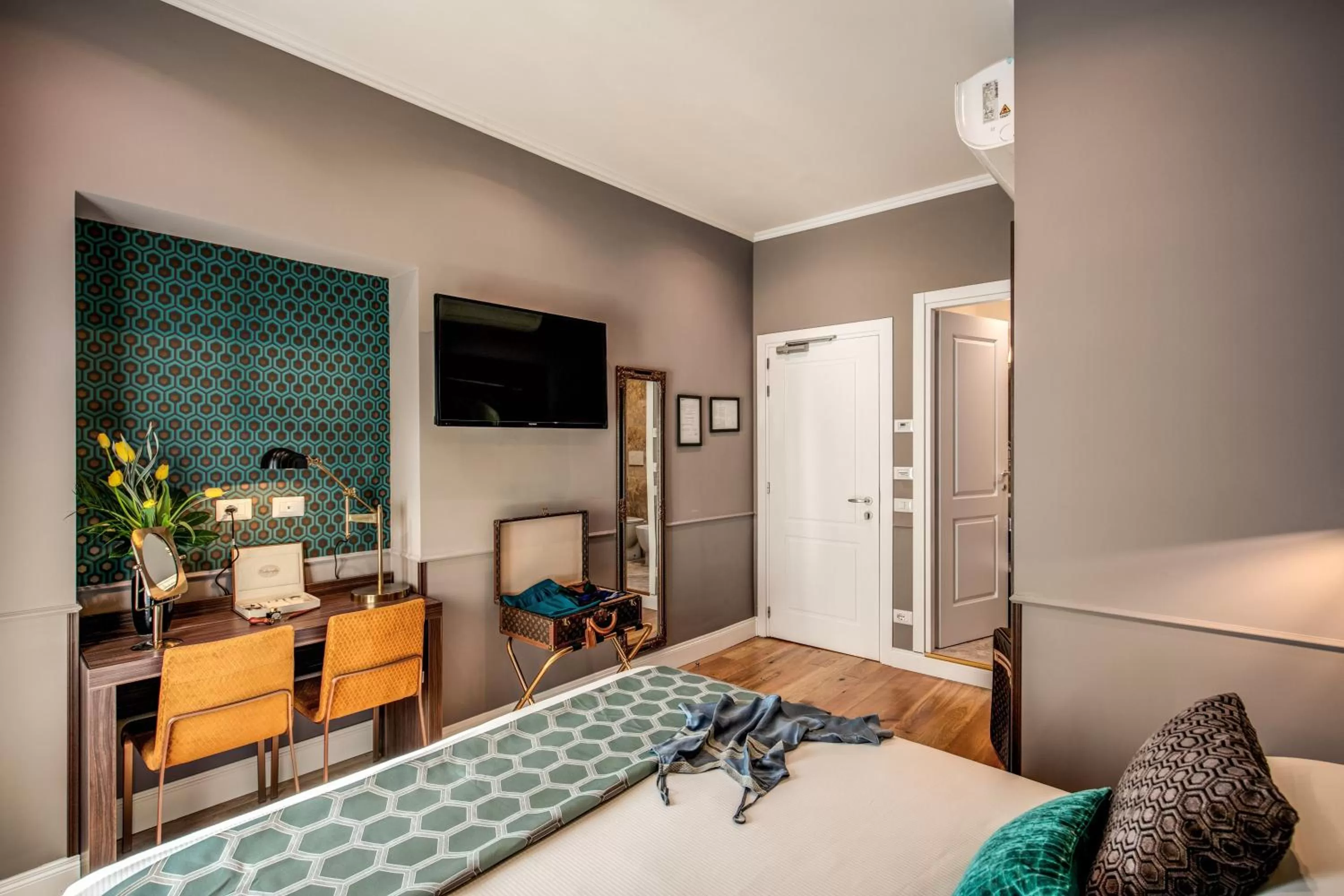 Bed in Tree Charme Parliament Boutique Hotel