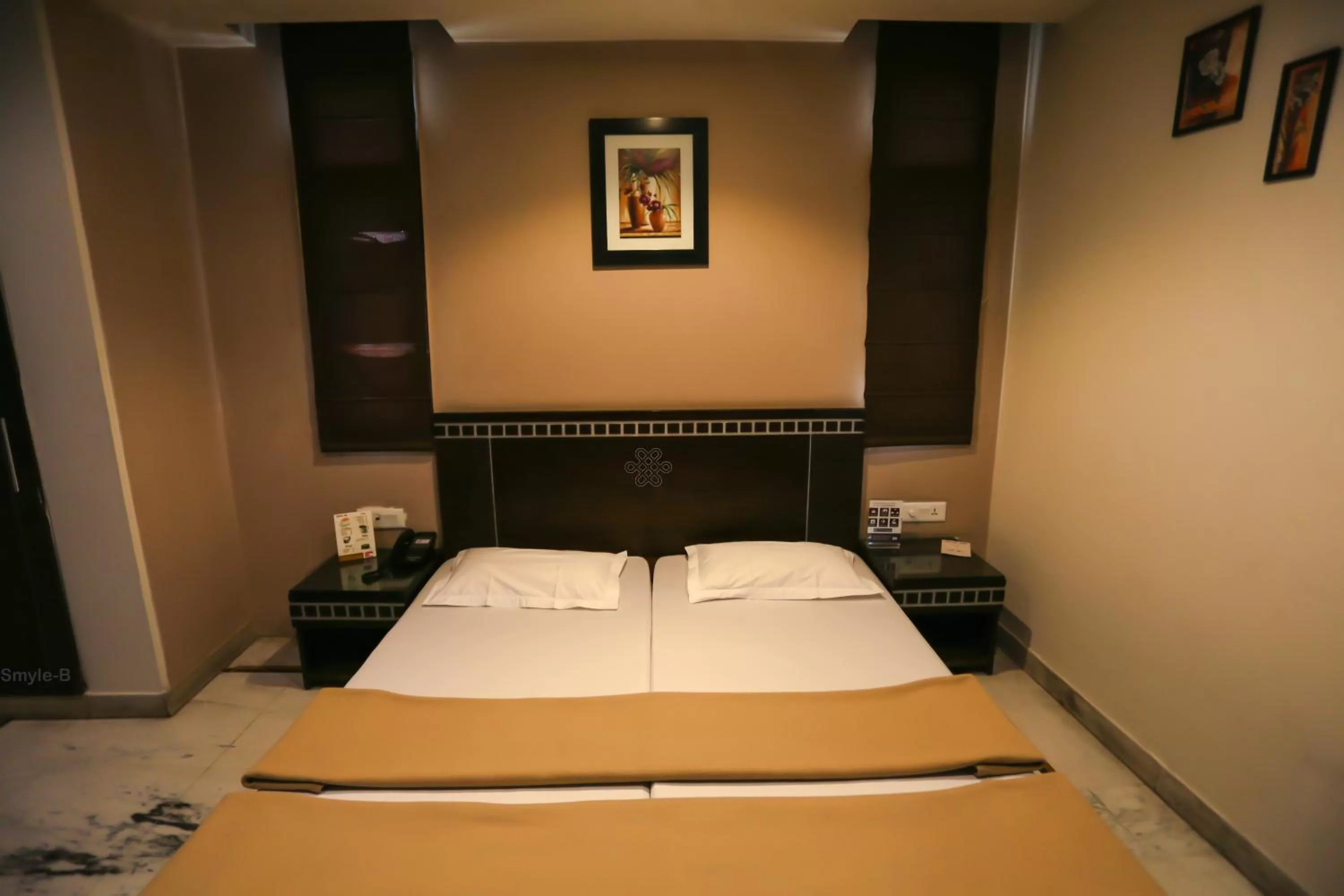Bed in Smyle Inn - Best Value Hotel near New Delhi Station