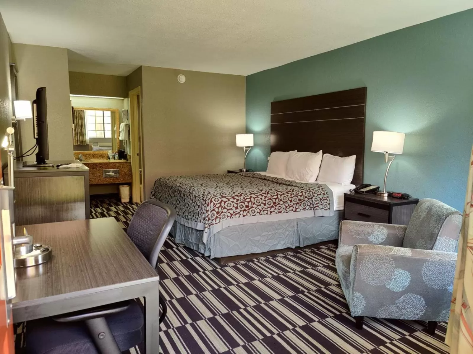 Bed in Days Inn by Wyndham Southaven MS