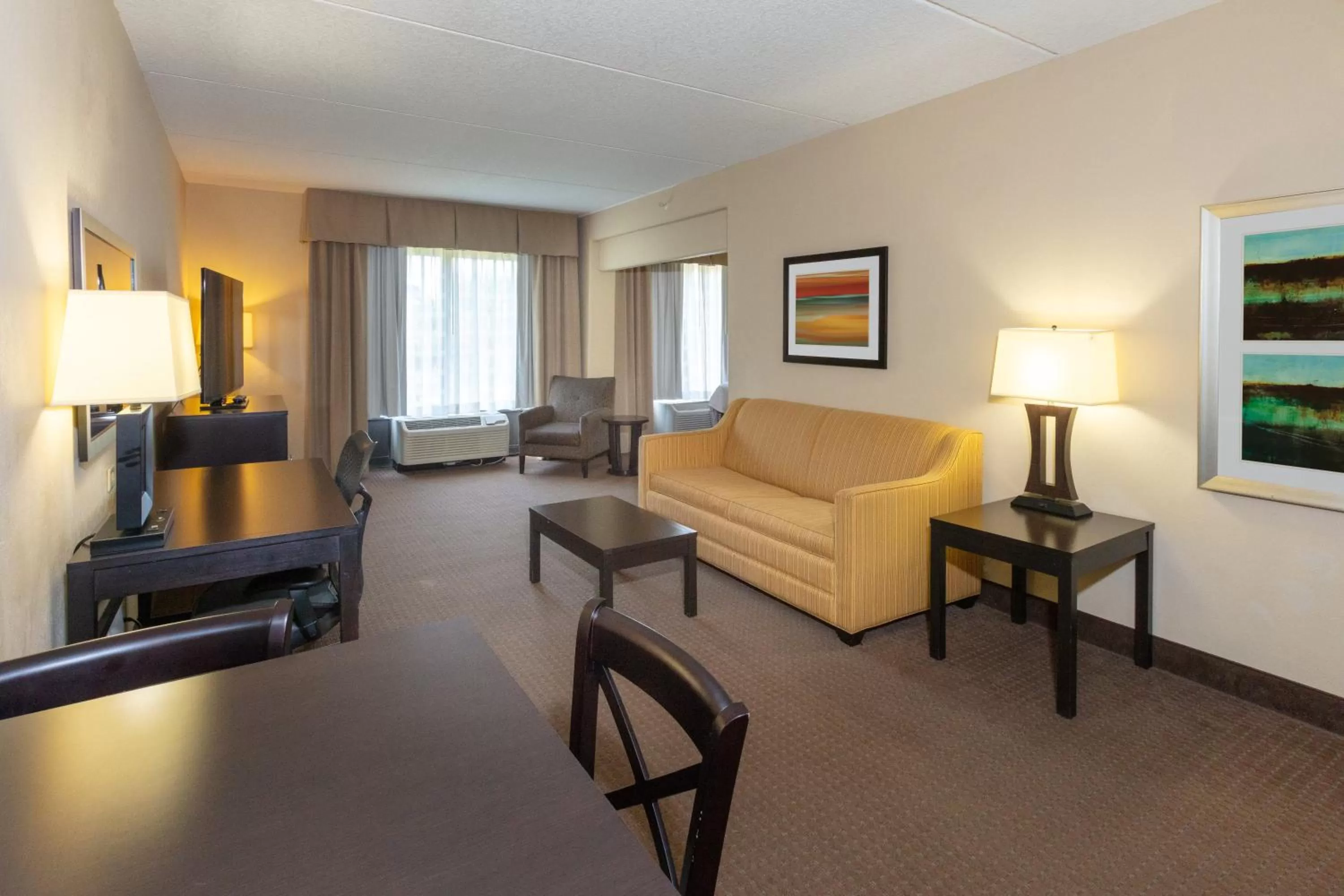 Photo of the whole room in Holiday Inn Express Hotel & Suites Jacksonville Airport by IHG