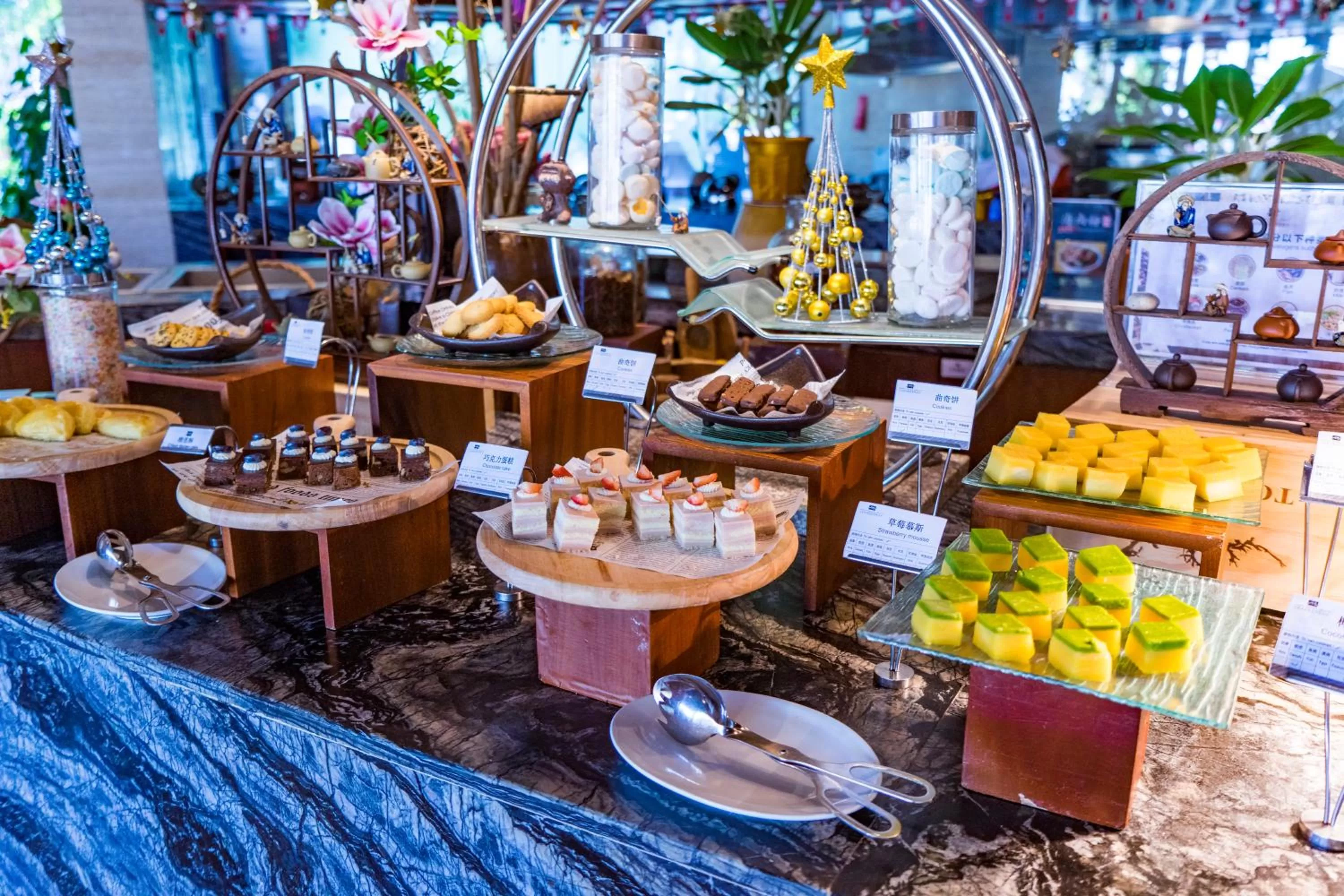 Food and drinks in Grand Metropark Villa Resort Sanya Yalong Bay